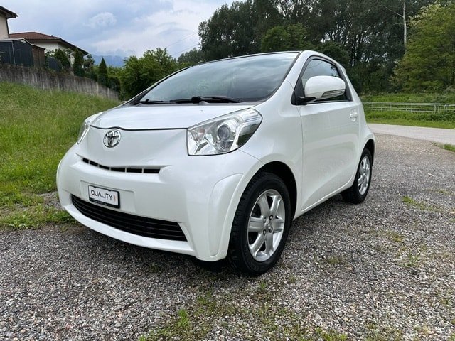 TOYOTA iQ