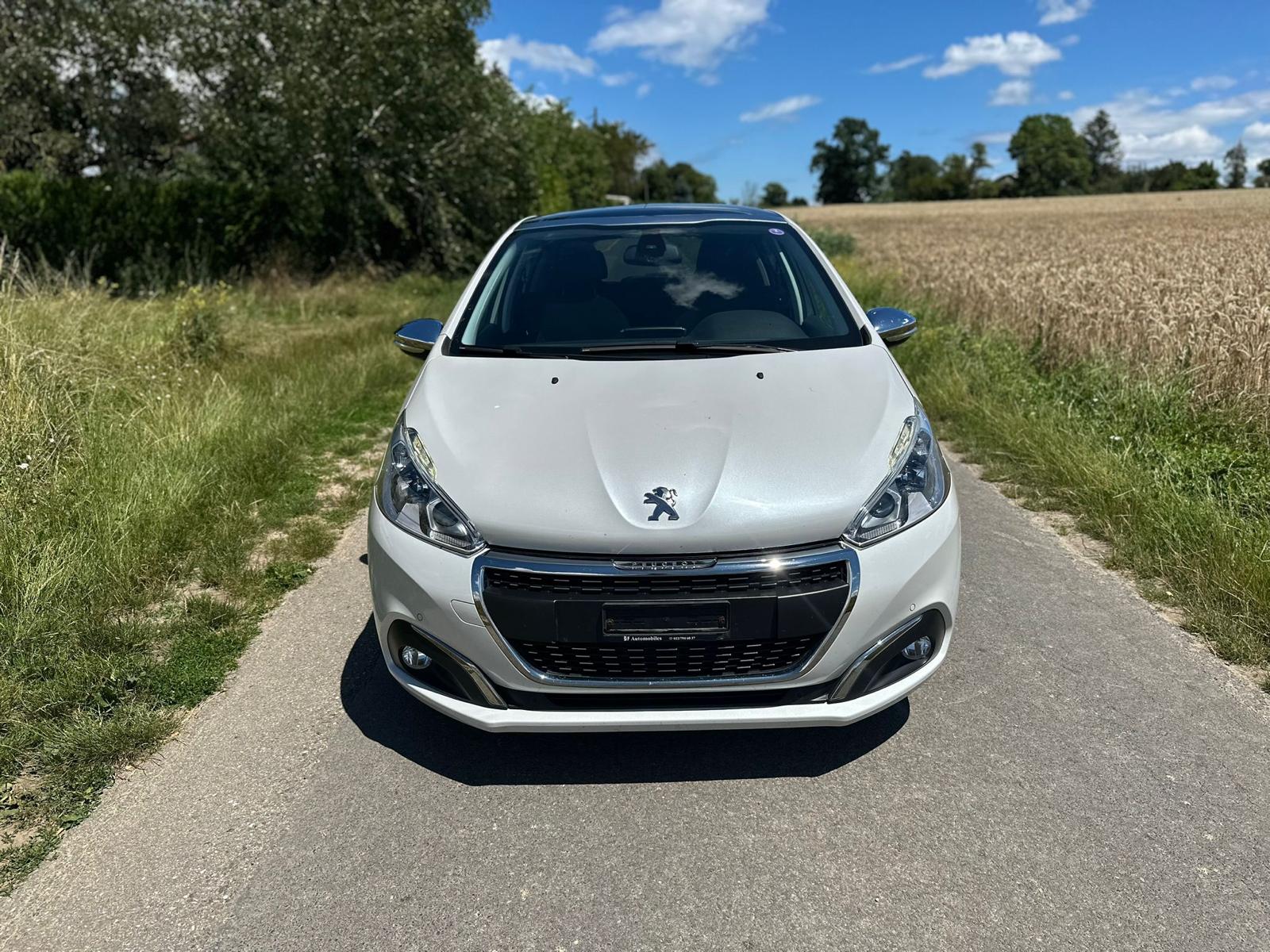 PEUGEOT 208 1.2 THP Roland Garros