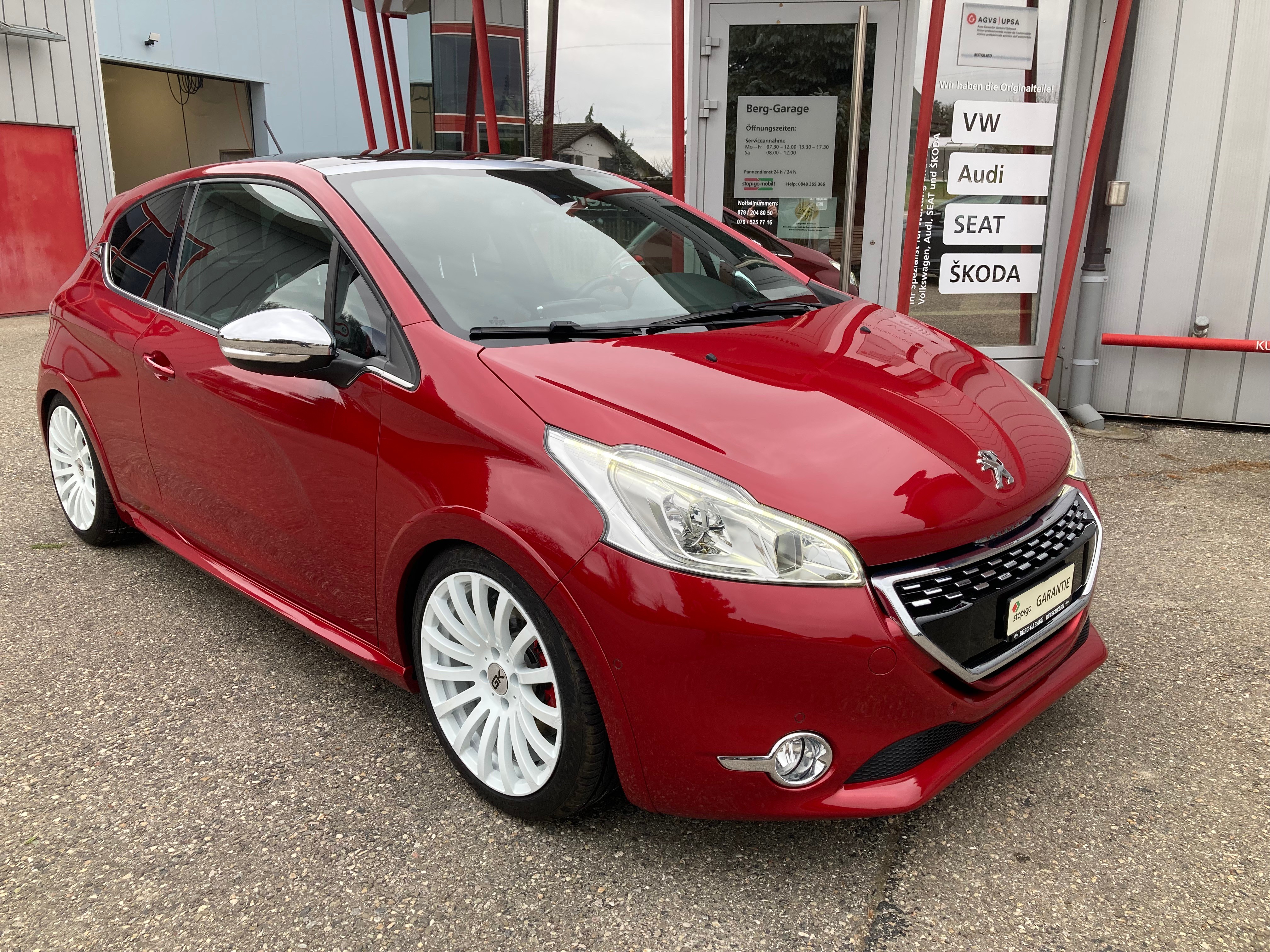 PEUGEOT 208 1.6 Turbo GTi