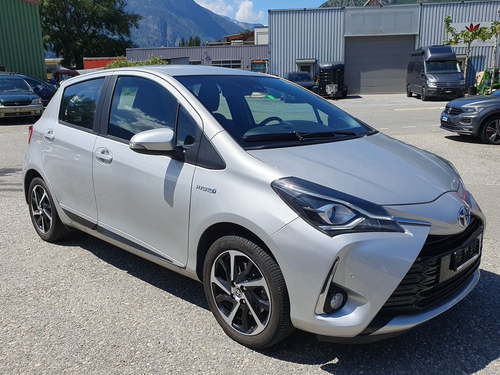 TOYOTA Yaris 1.5 VVT-i Hybrid Premium e-CVT