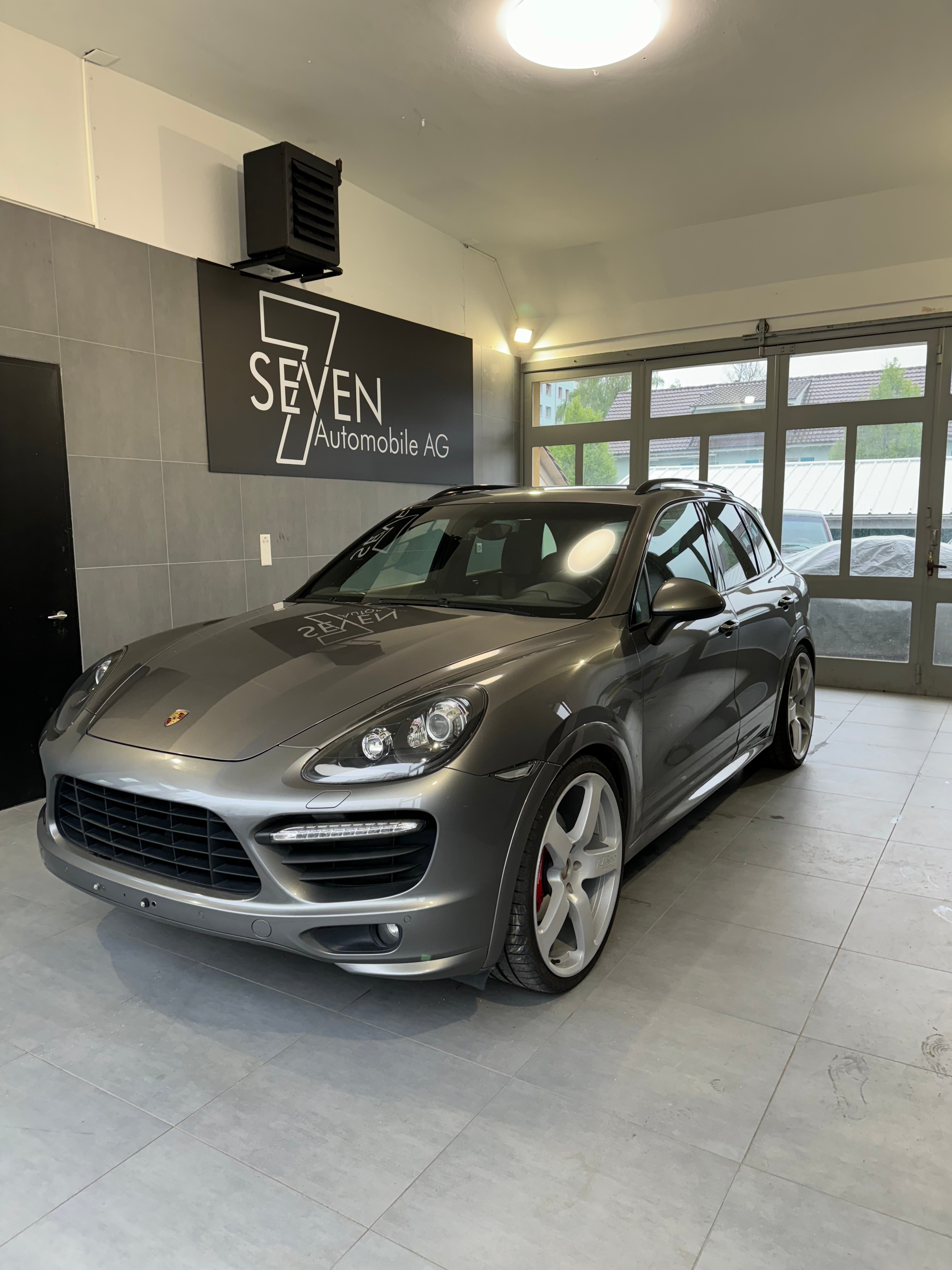 PORSCHE Cayenne GTS