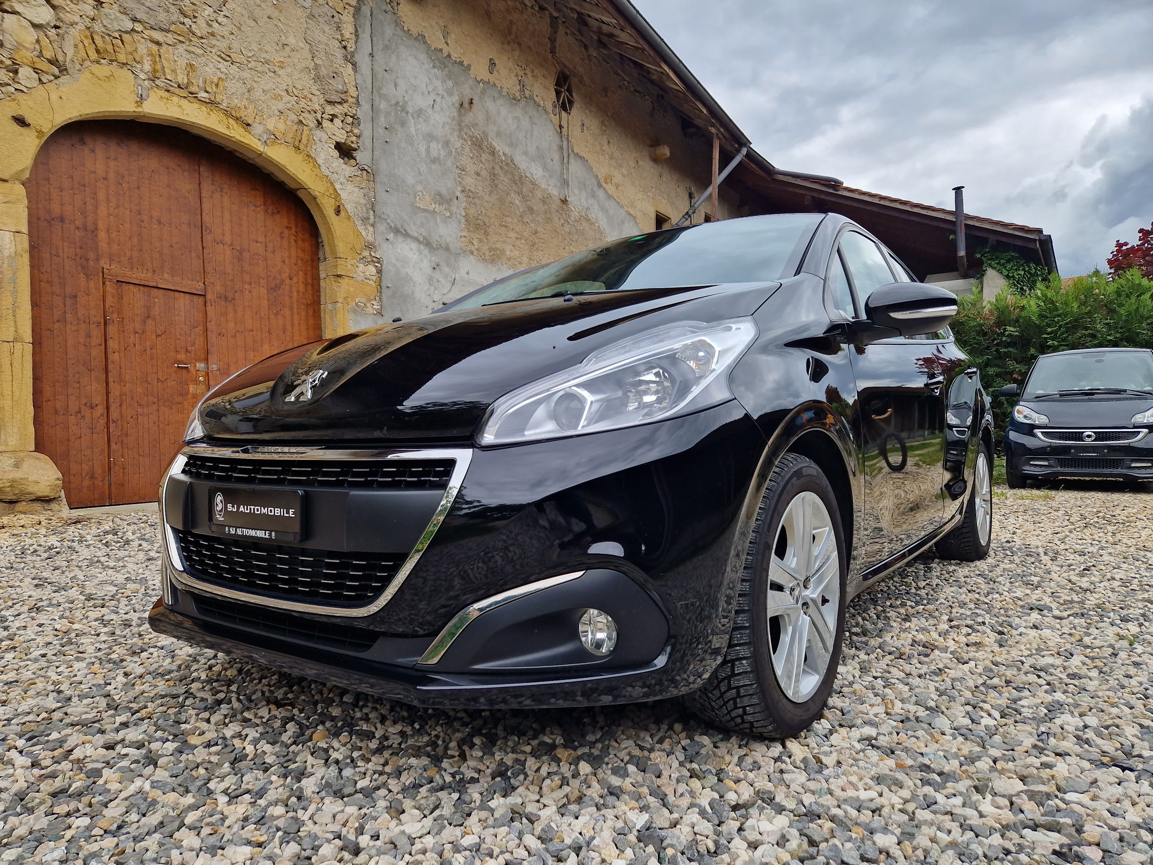 PEUGEOT 208 1.2 PureTech Signature