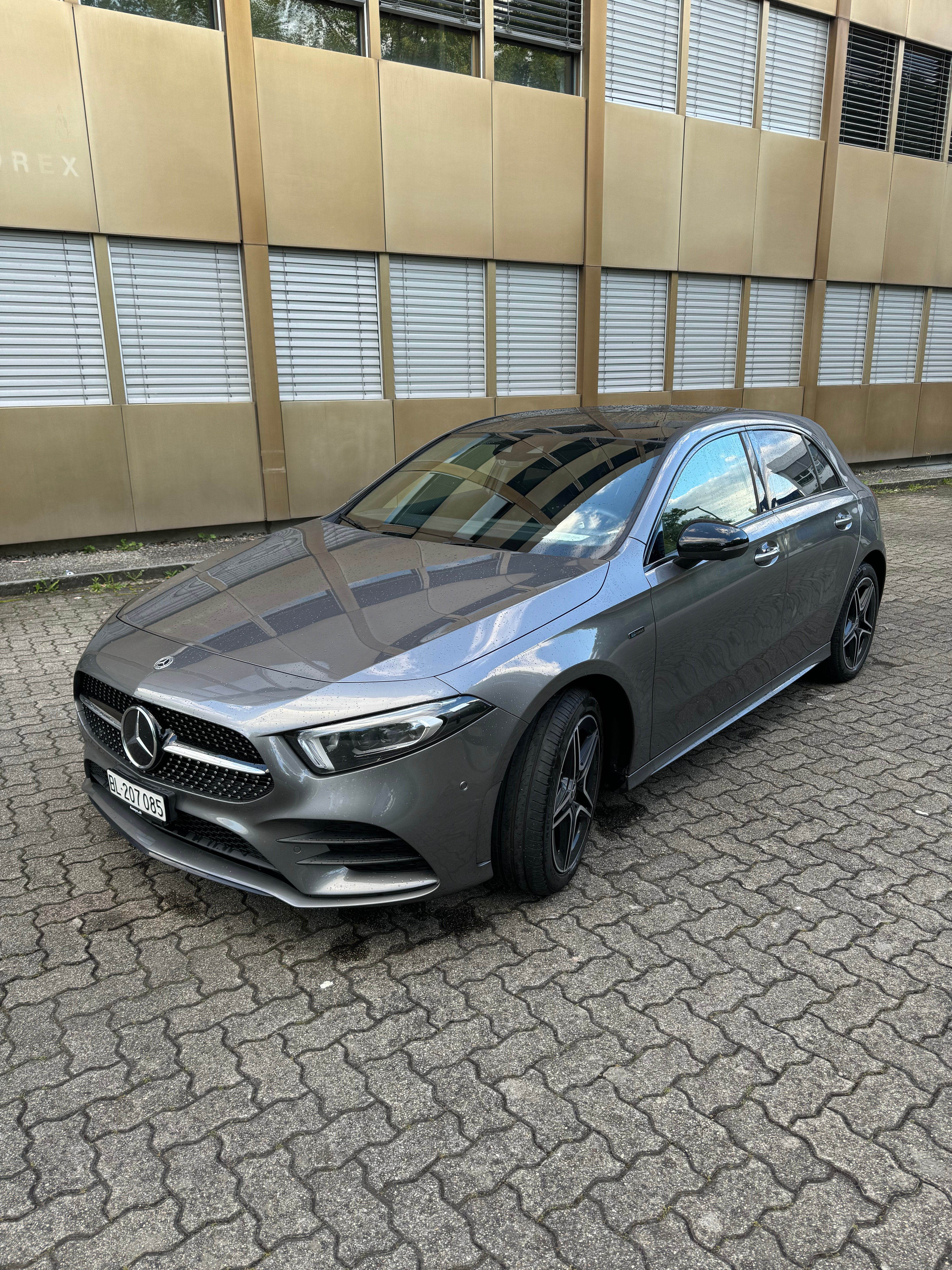 MERCEDES-BENZ A 250e AMG Line 8G-DCT