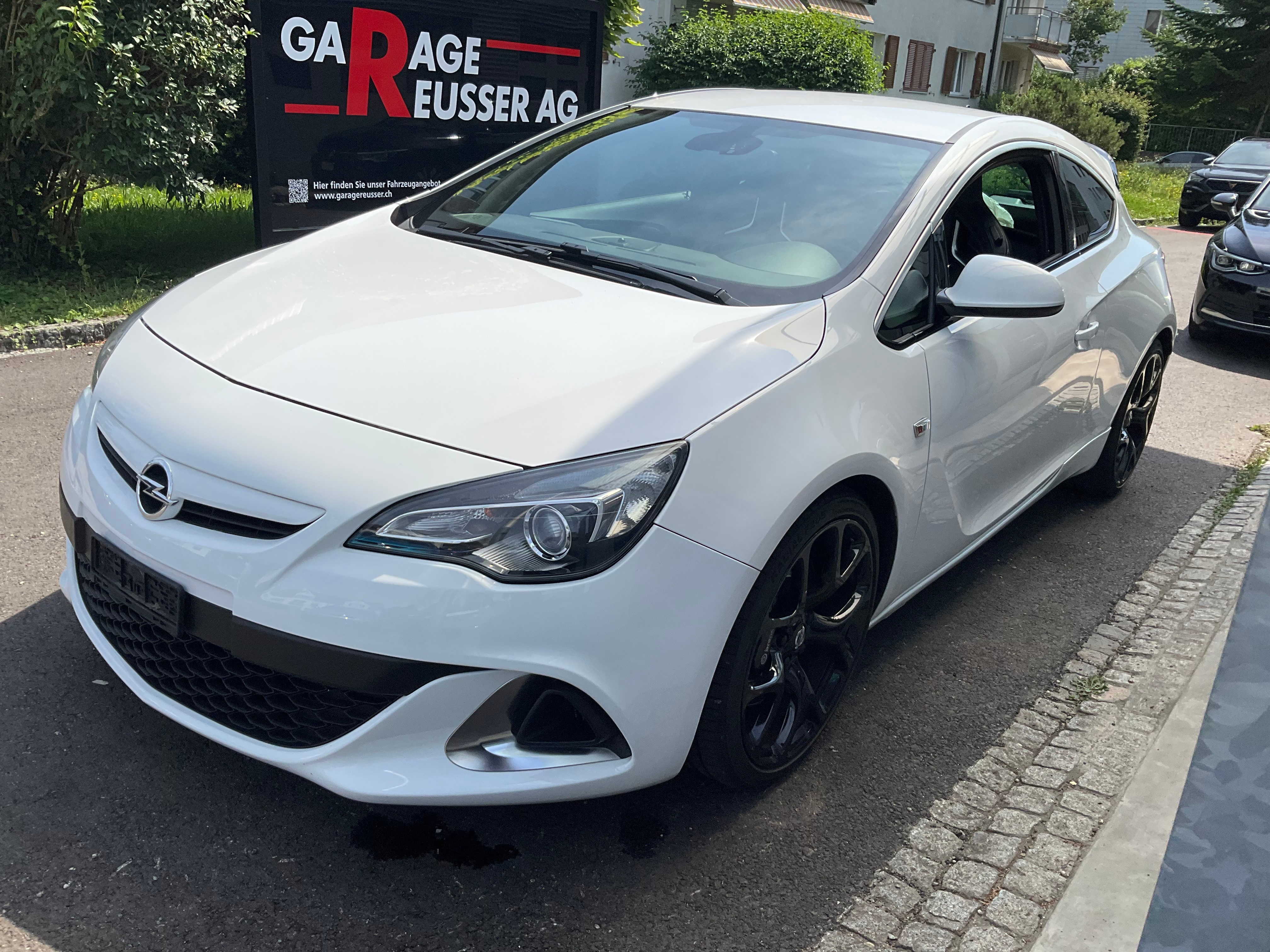 OPEL Astra GTC 2.0i 16V Turbo OPC