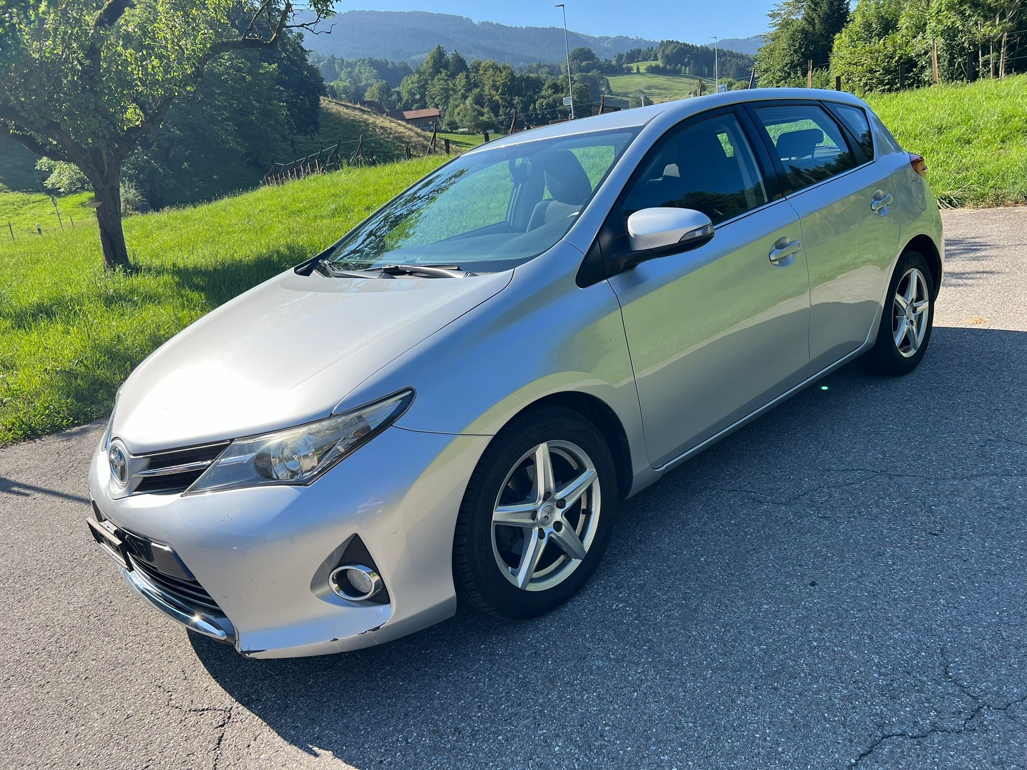 TOYOTA Auris 1.8 16V HSD Linea Sol