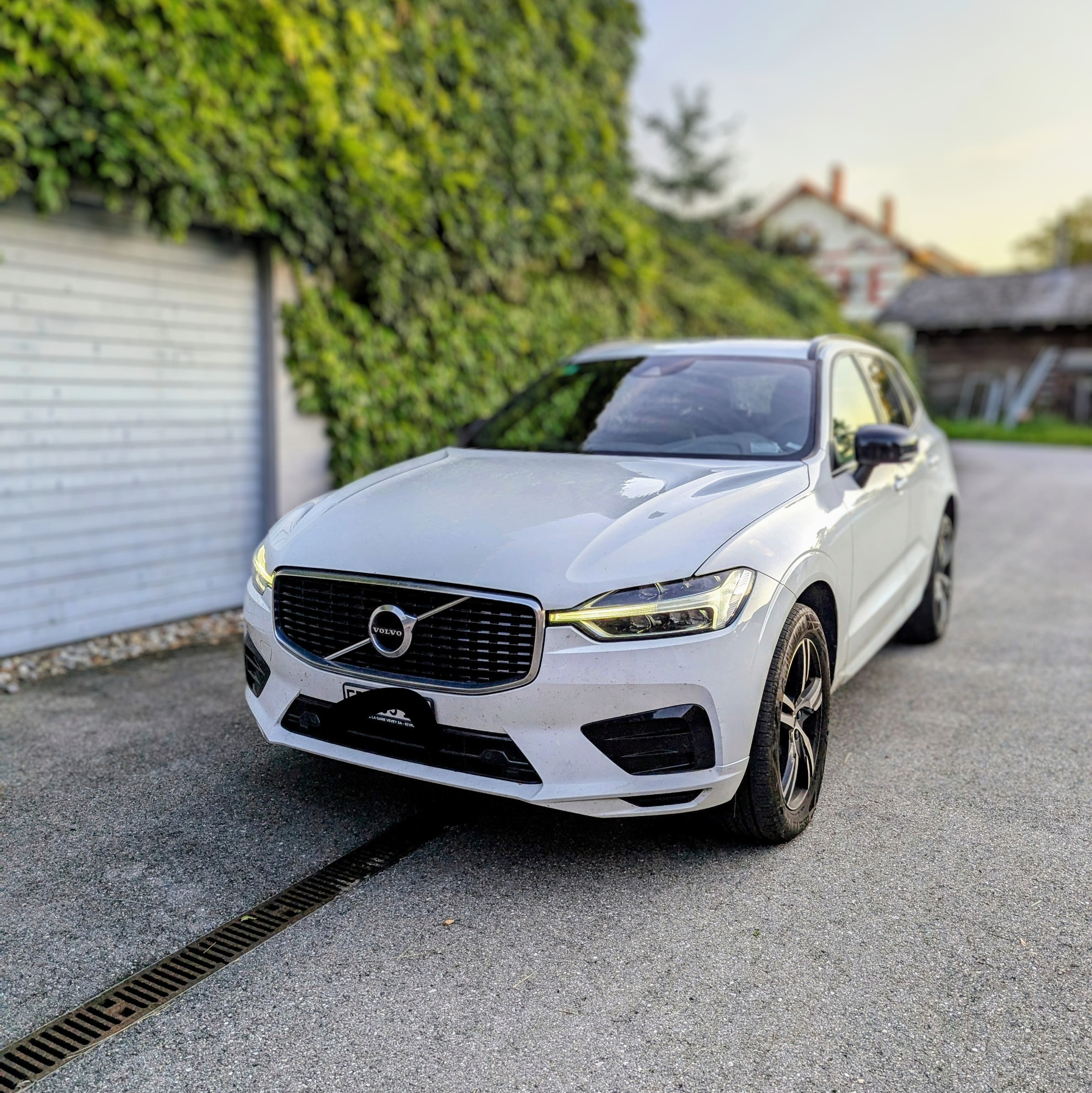 VOLVO XC60 R-Design Diesel-Hybrid AWD