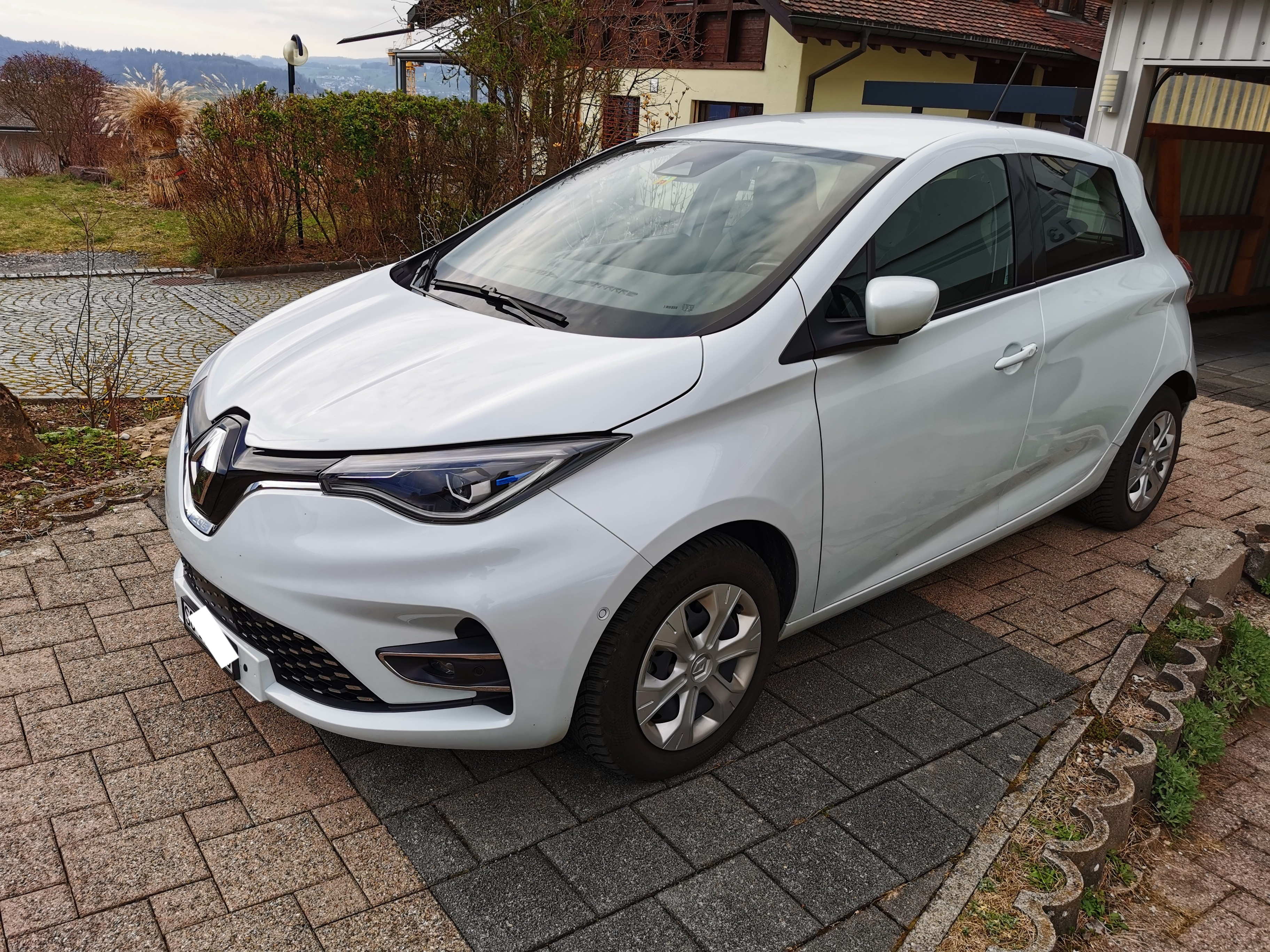 RENAULT Zoe R135 (incl. Batterie) mit Anhängerkupplung und 8 fach bereift