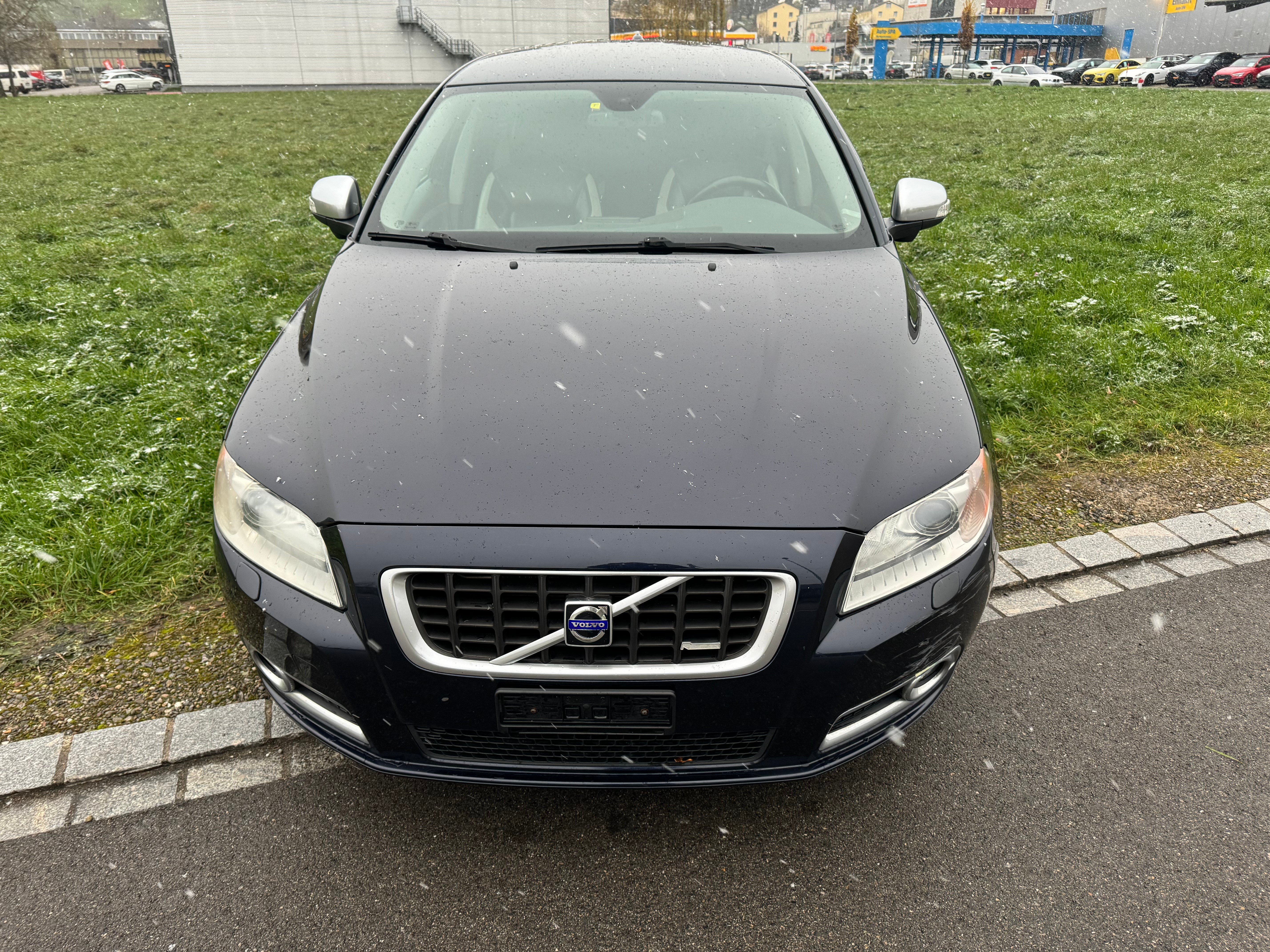 VOLVO V70 D5 AWD R-DESIGN