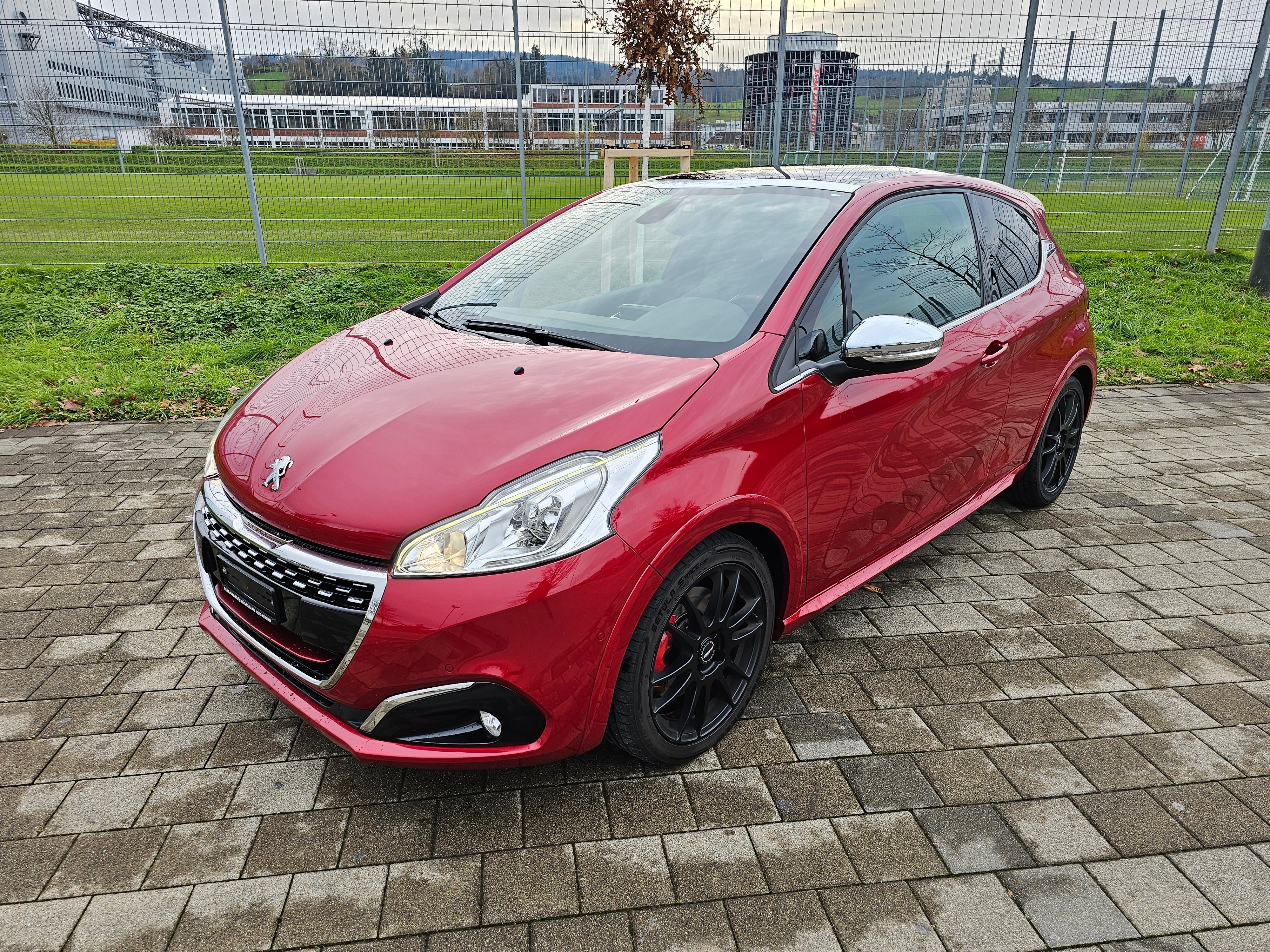 PEUGEOT 208 1.6 Turbo GTi