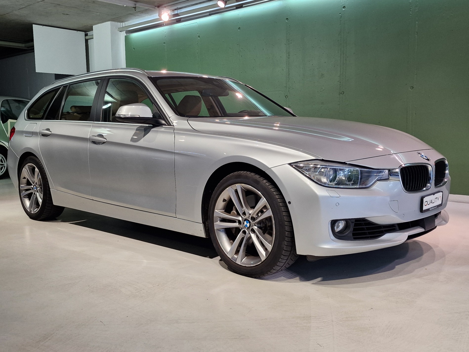 BMW 335i xDrive Touring Modern Line Steptronic