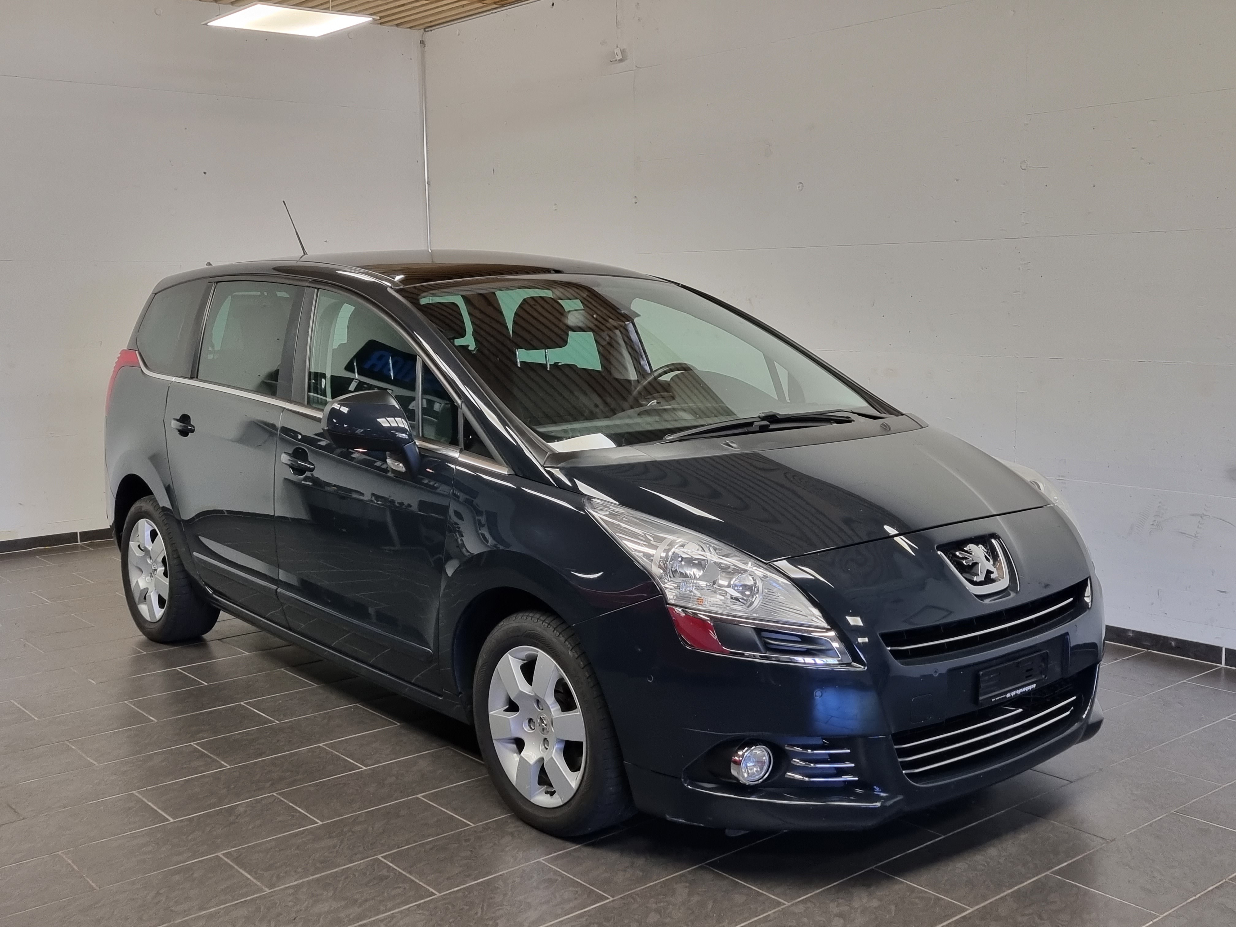 PEUGEOT 5008 1.6 HDI Business EGS6