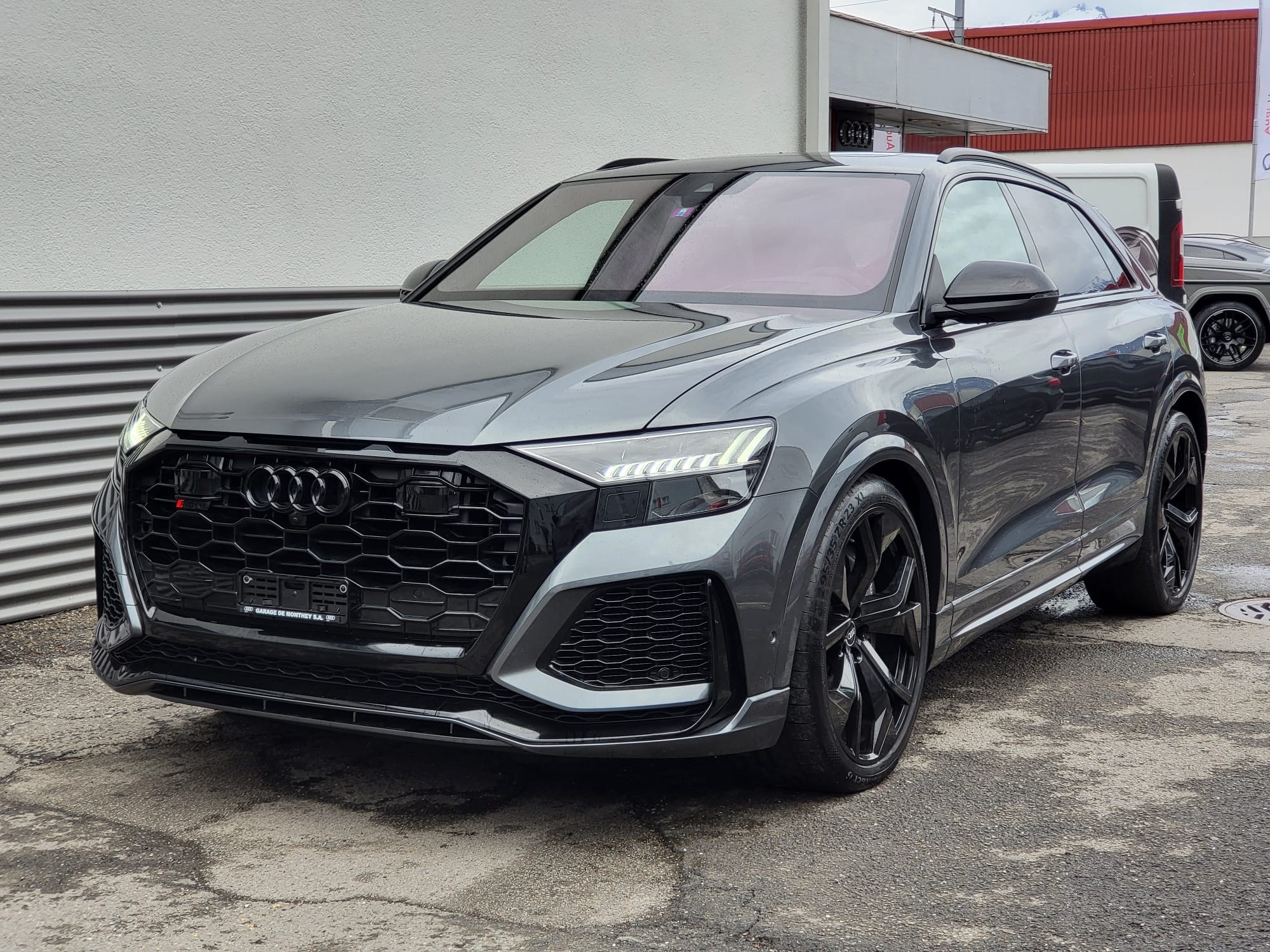 AUDI RSQ8 quattro tiptronic