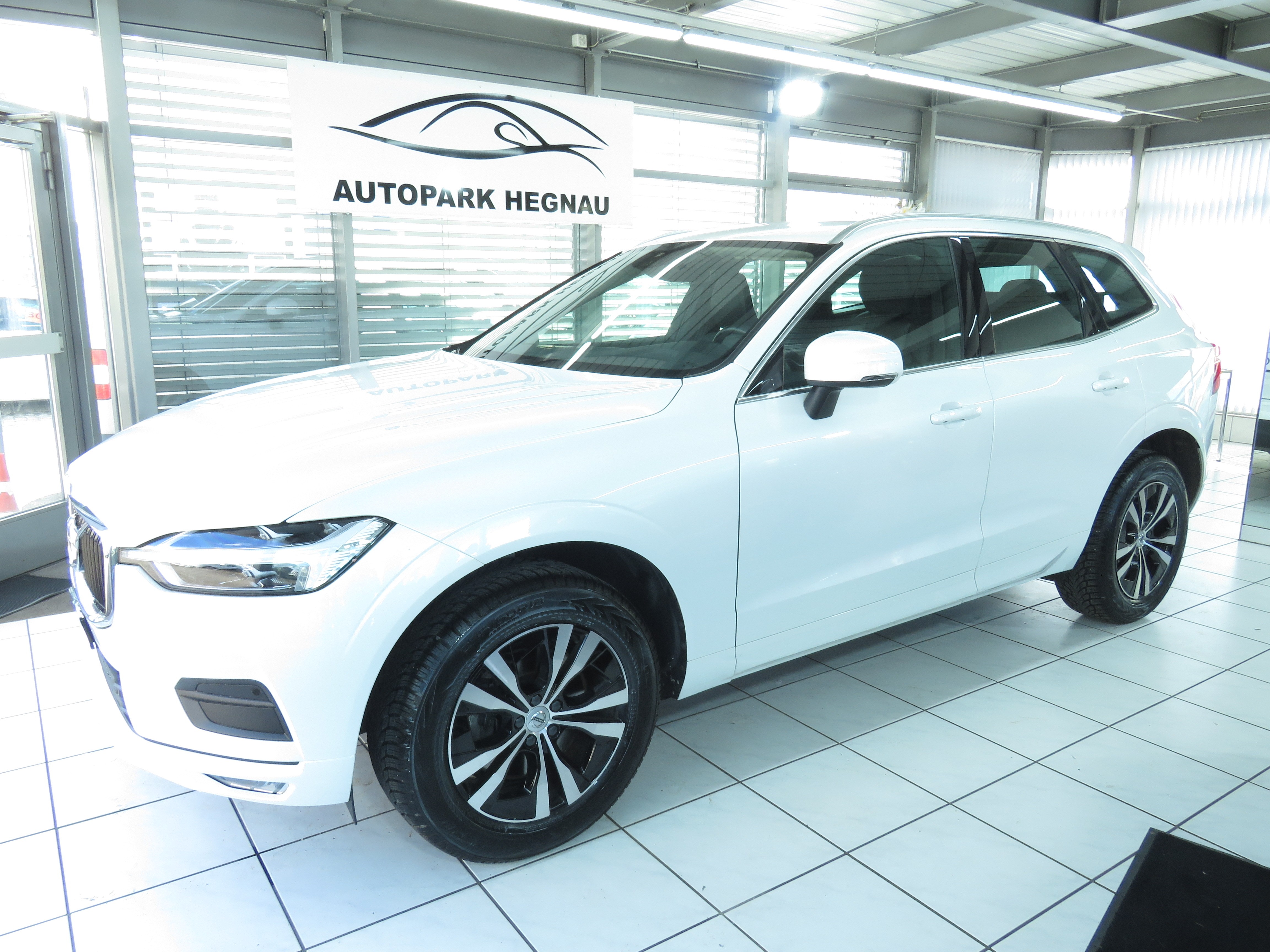 VOLVO XC60 B4 Diesel Mild Hybrid AWD Momentum Geartronic