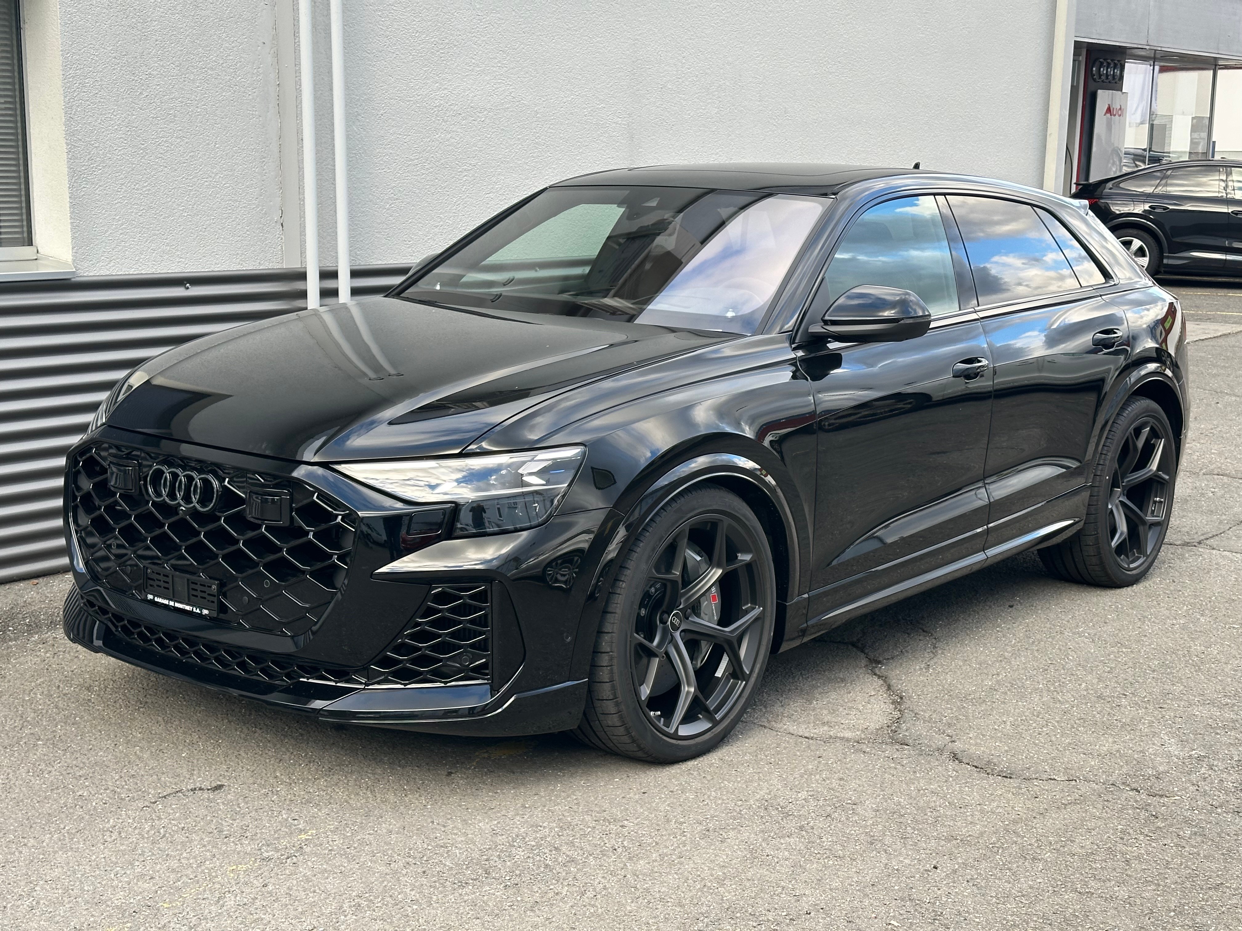 AUDI RSQ8 performance quattro