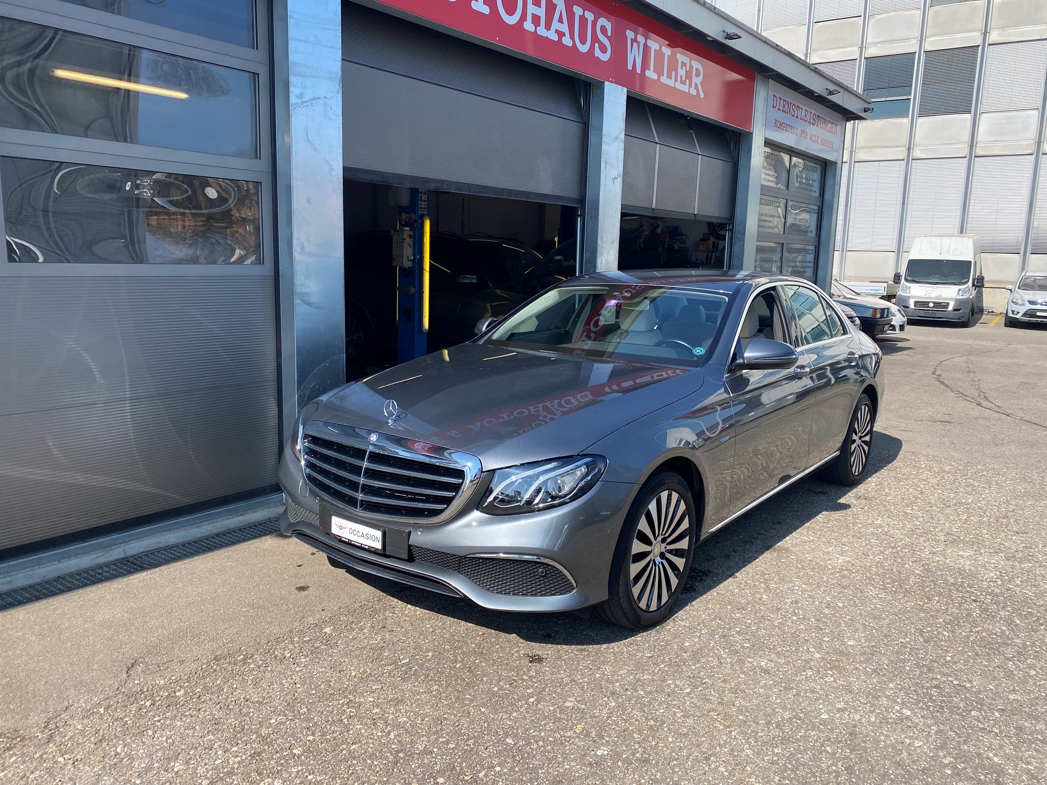 MERCEDES-BENZ E 350e Avantgarde 9G-Tronic