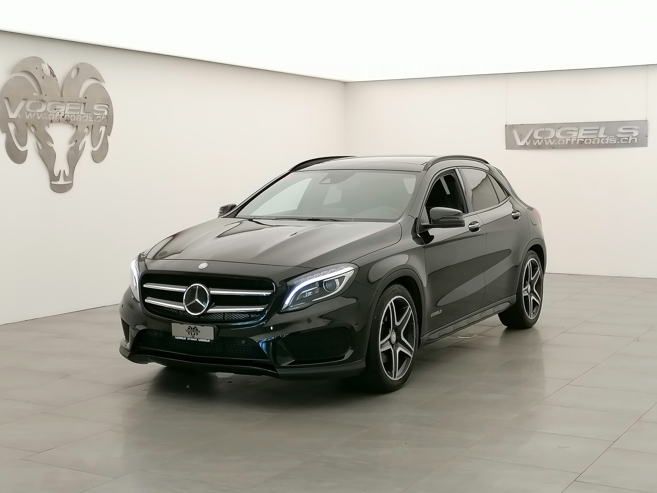 MERCEDES-BENZ GLA 250 4m AMG Line