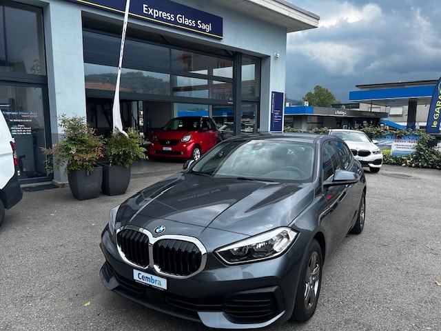 BMW 118i Essential Edition Steptronic