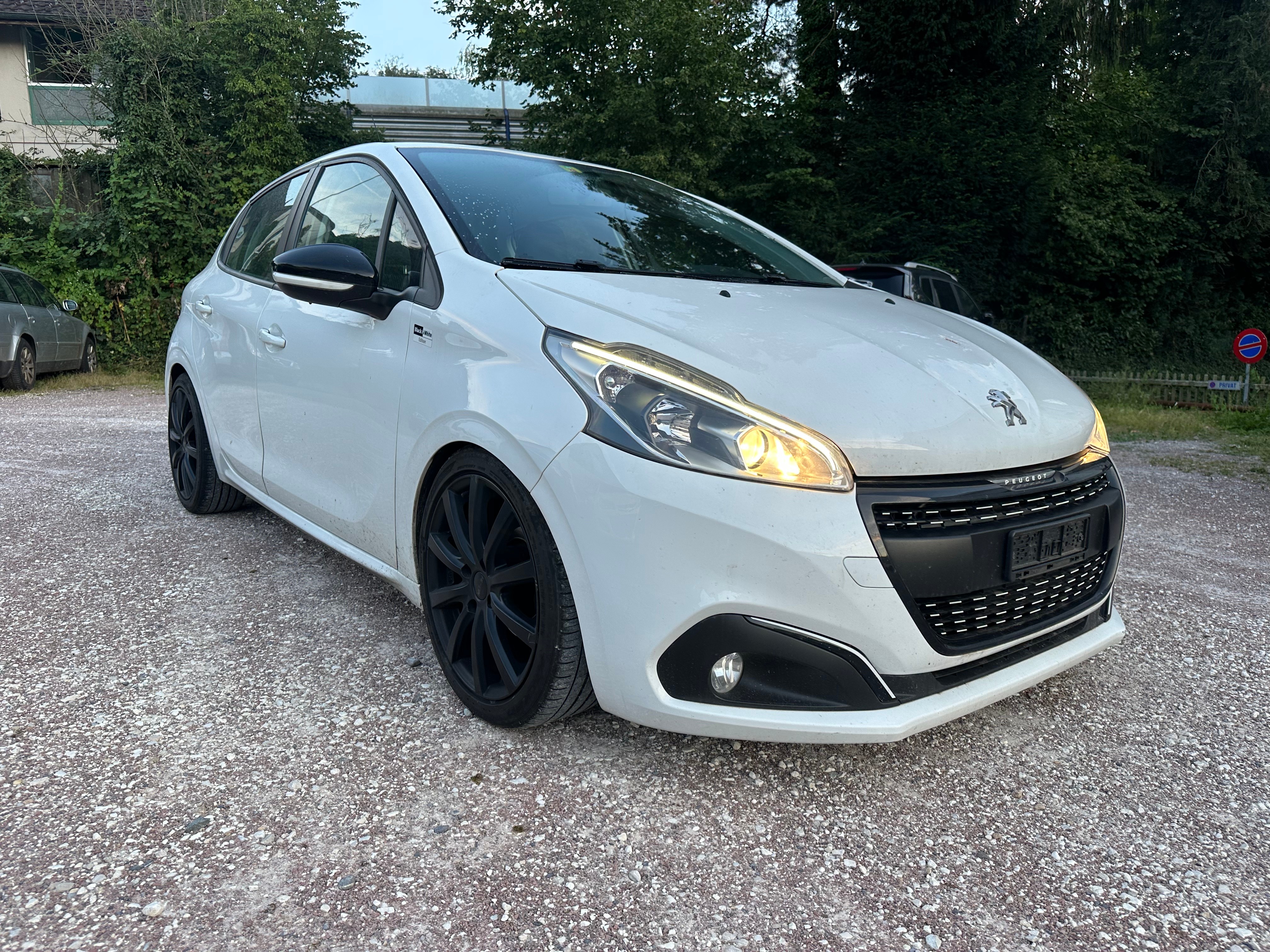 PEUGEOT 208 1.2 THP Allure