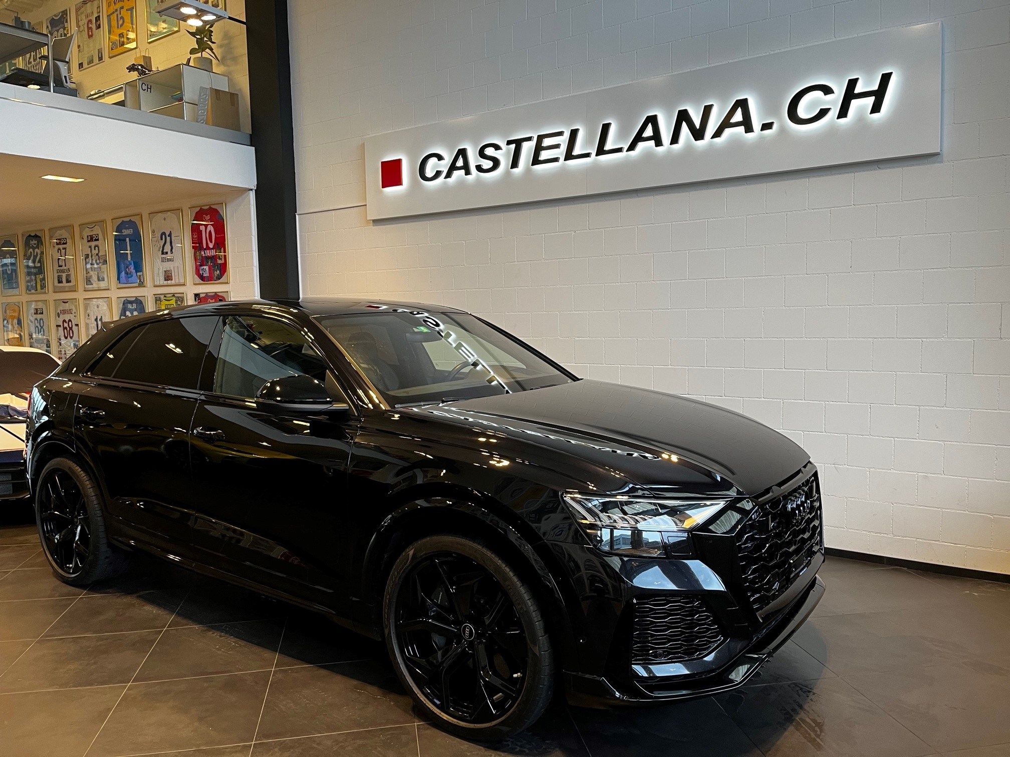 AUDI RSQ8 quattro