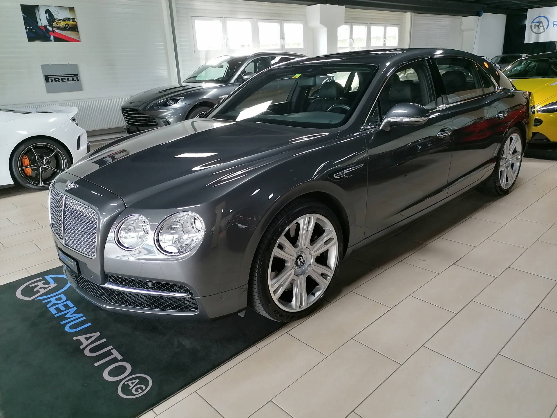 BENTLEY Flying Spur 6.0 V12 CH-Fahrzeug