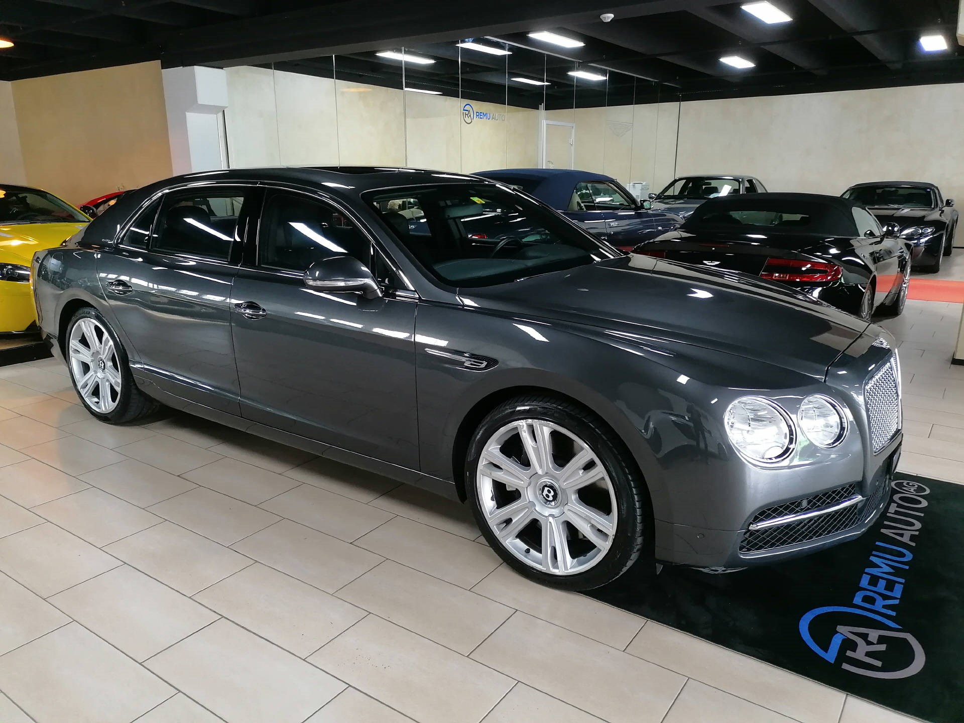 BENTLEY Flying Spur 6.0 V12 CH-Fahrzeug