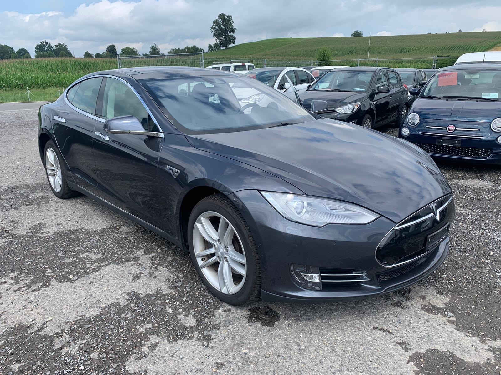 TESLA Model S 85 D