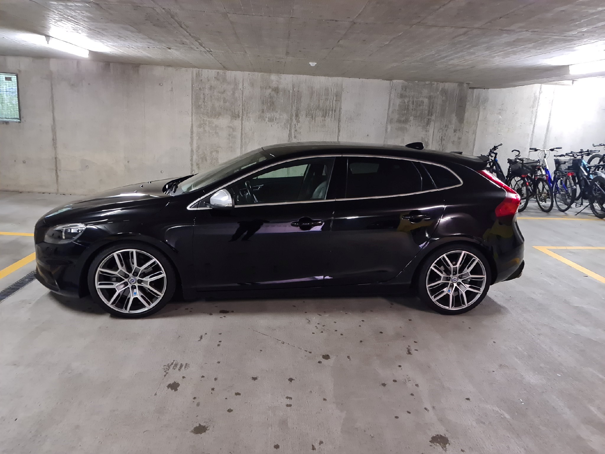 VOLVO V40 T5 Momentum R-Design Geartronic