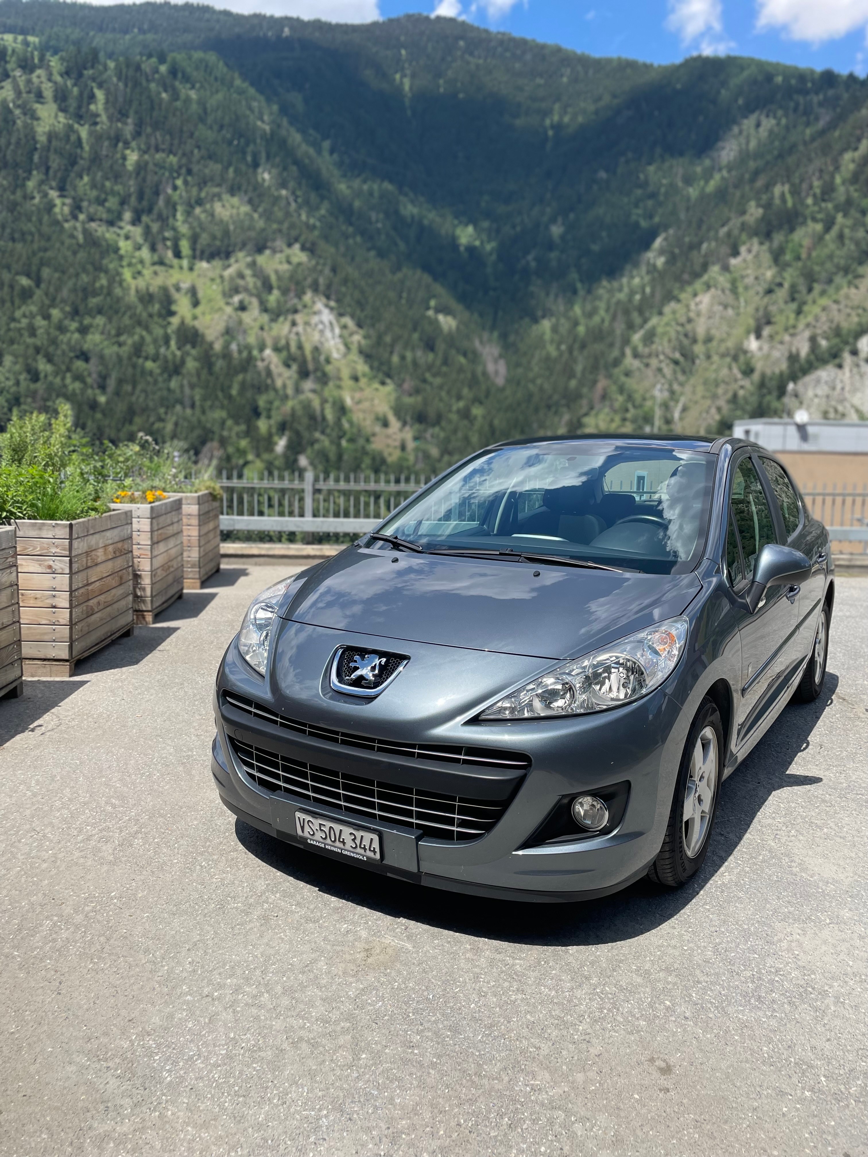 PEUGEOT 207 1.4 16V Swiss Edition