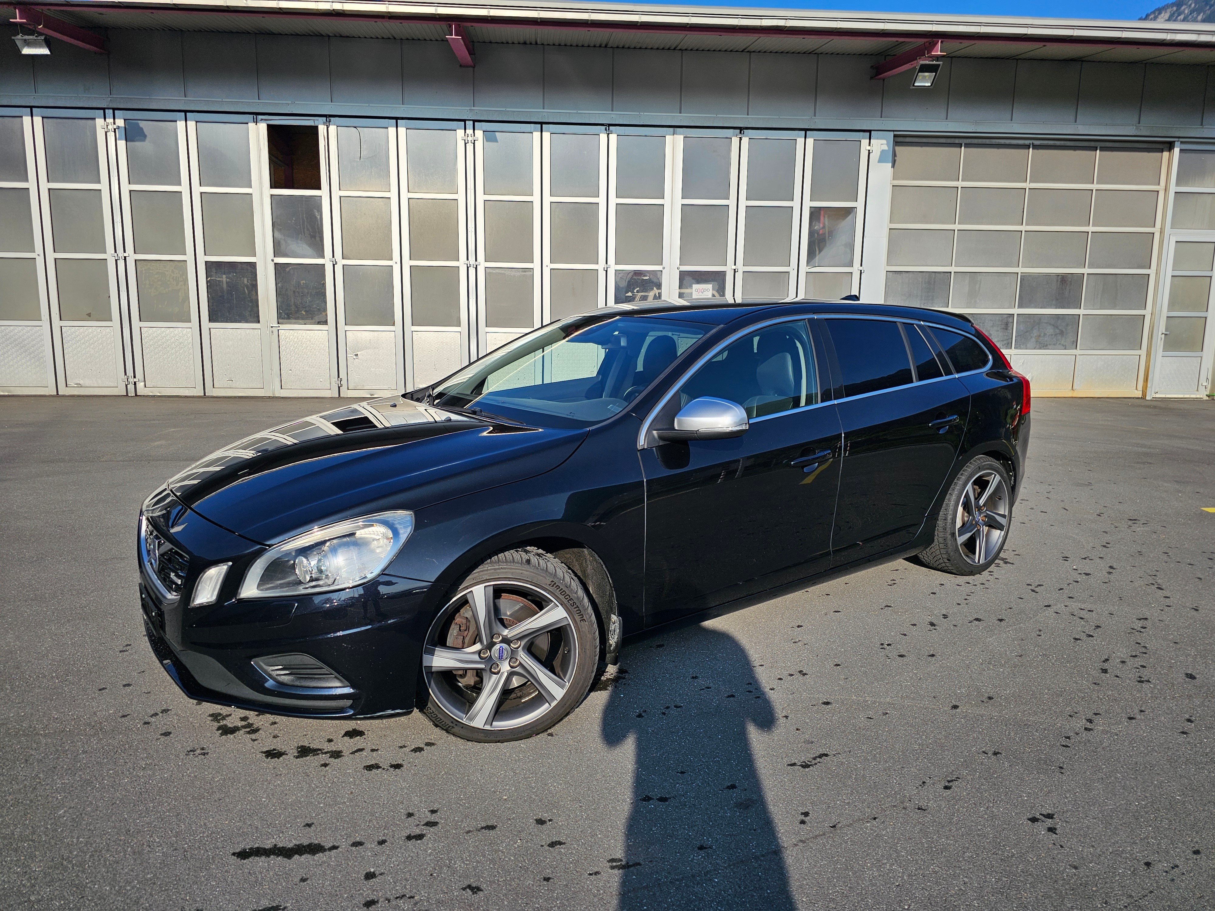 VOLVO V60 D5 AWD R-Design Geartronic