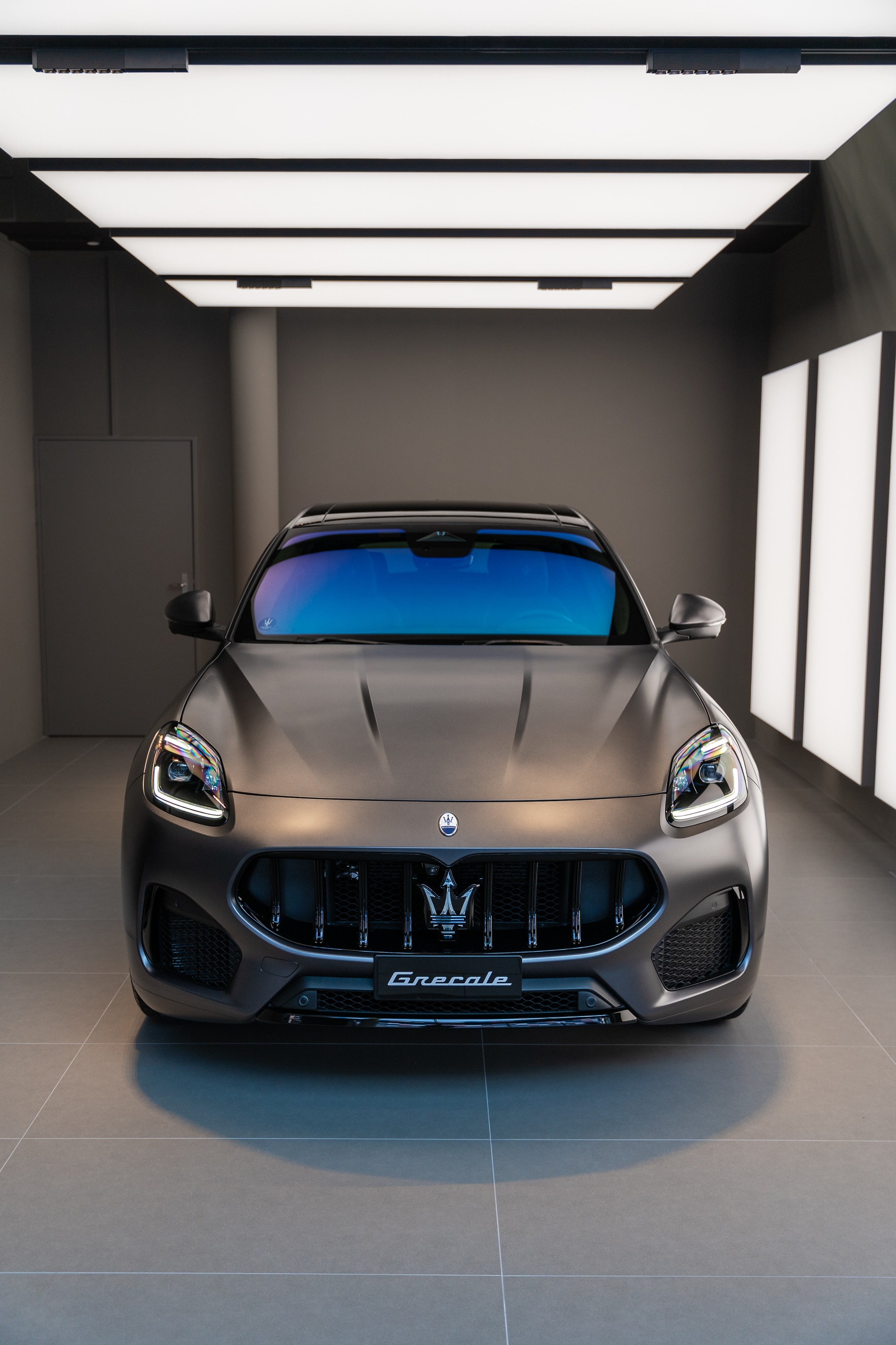 MASERATI Grecale 2.0 MHEV Modena Hybrid - Grigio Lava Opaco FUORISERIE