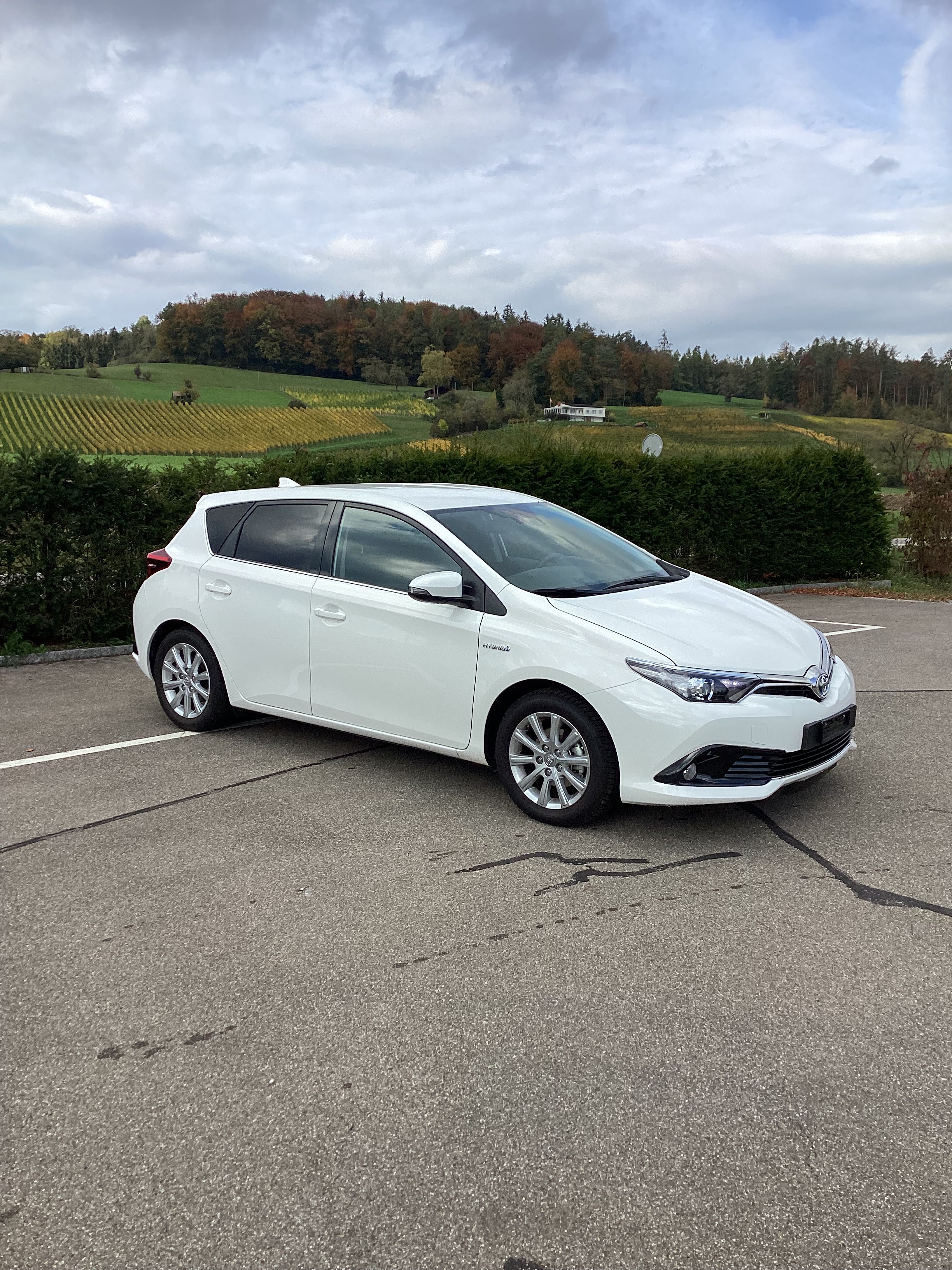 TOYOTA Auris 1.8 HSD Premium e-CVT