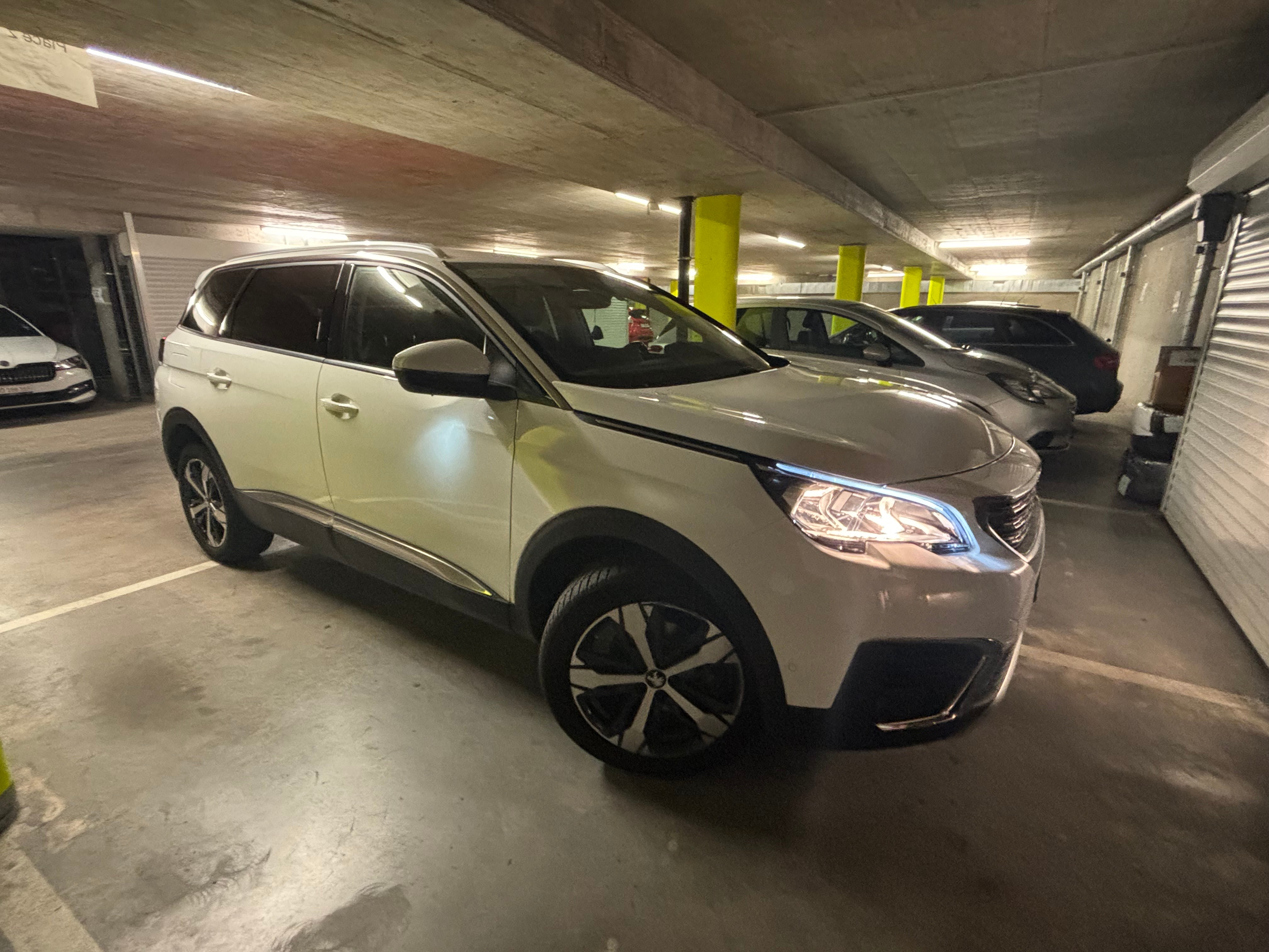 PEUGEOT 5008 1.2 Pure Tech Active EAT8