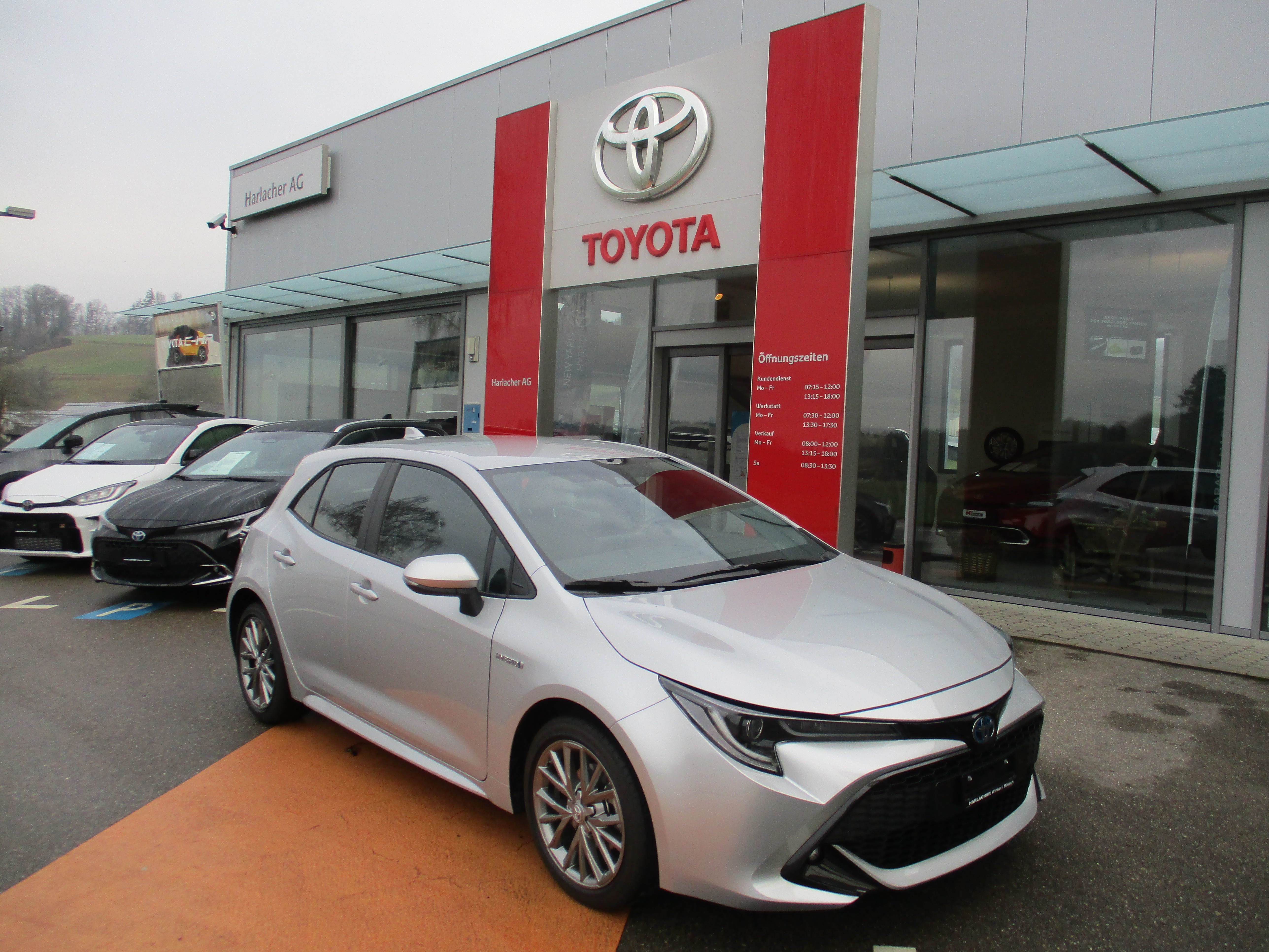 TOYOTA Corolla 1.8 HSD Trend e-CVT