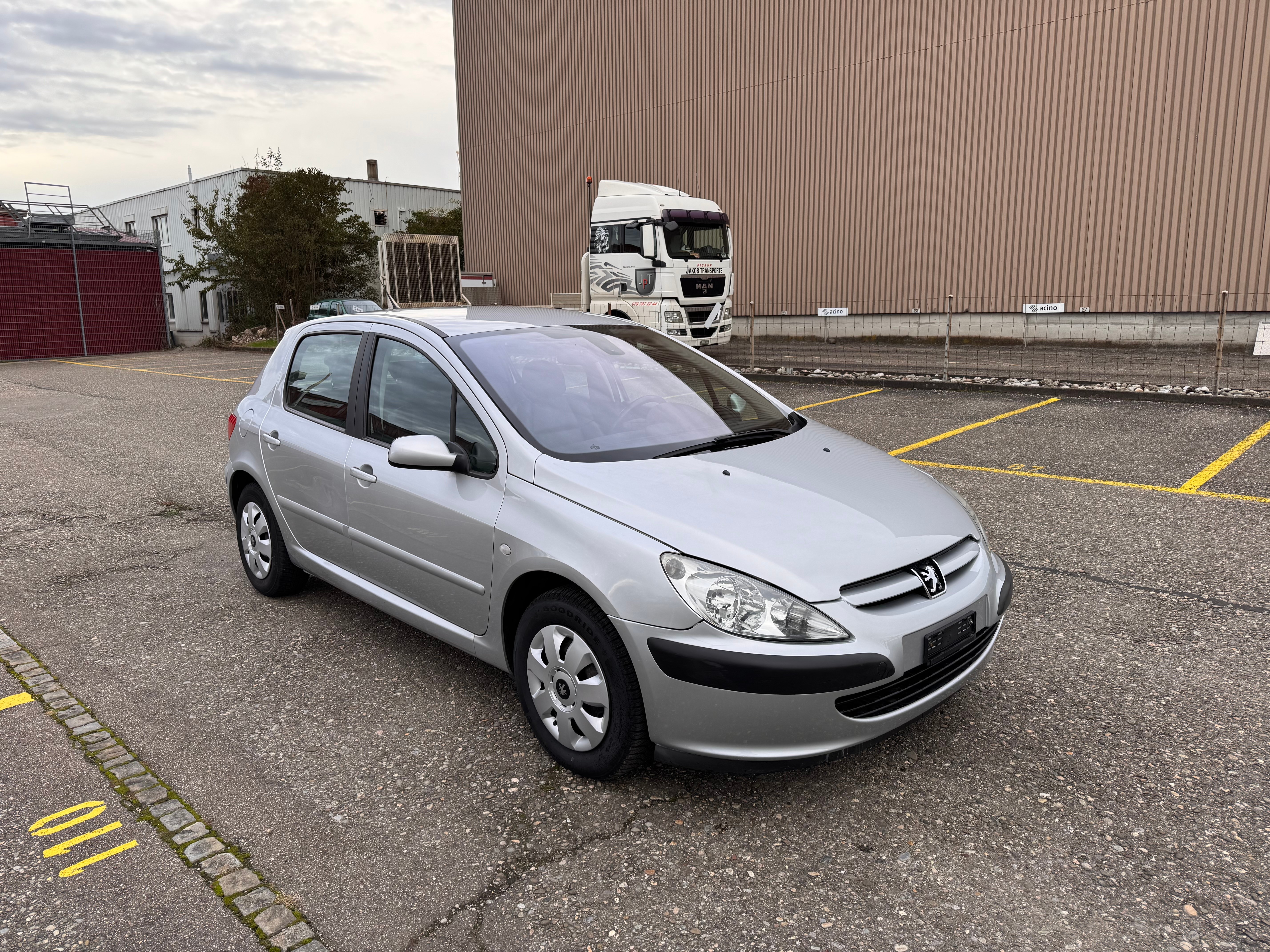 PEUGEOT 307 2.0 16V XT