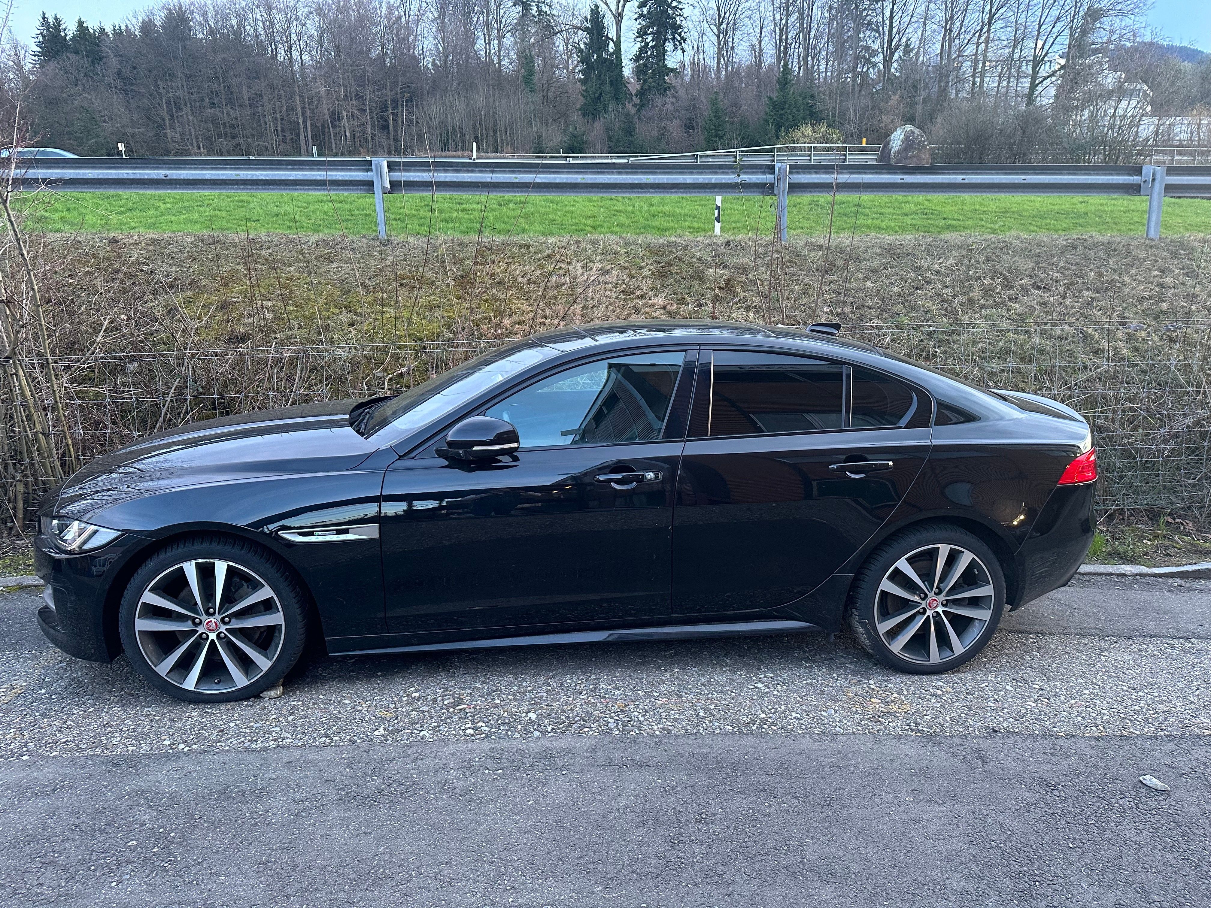 JAGUAR XE 25d R-Sport AWD Automat