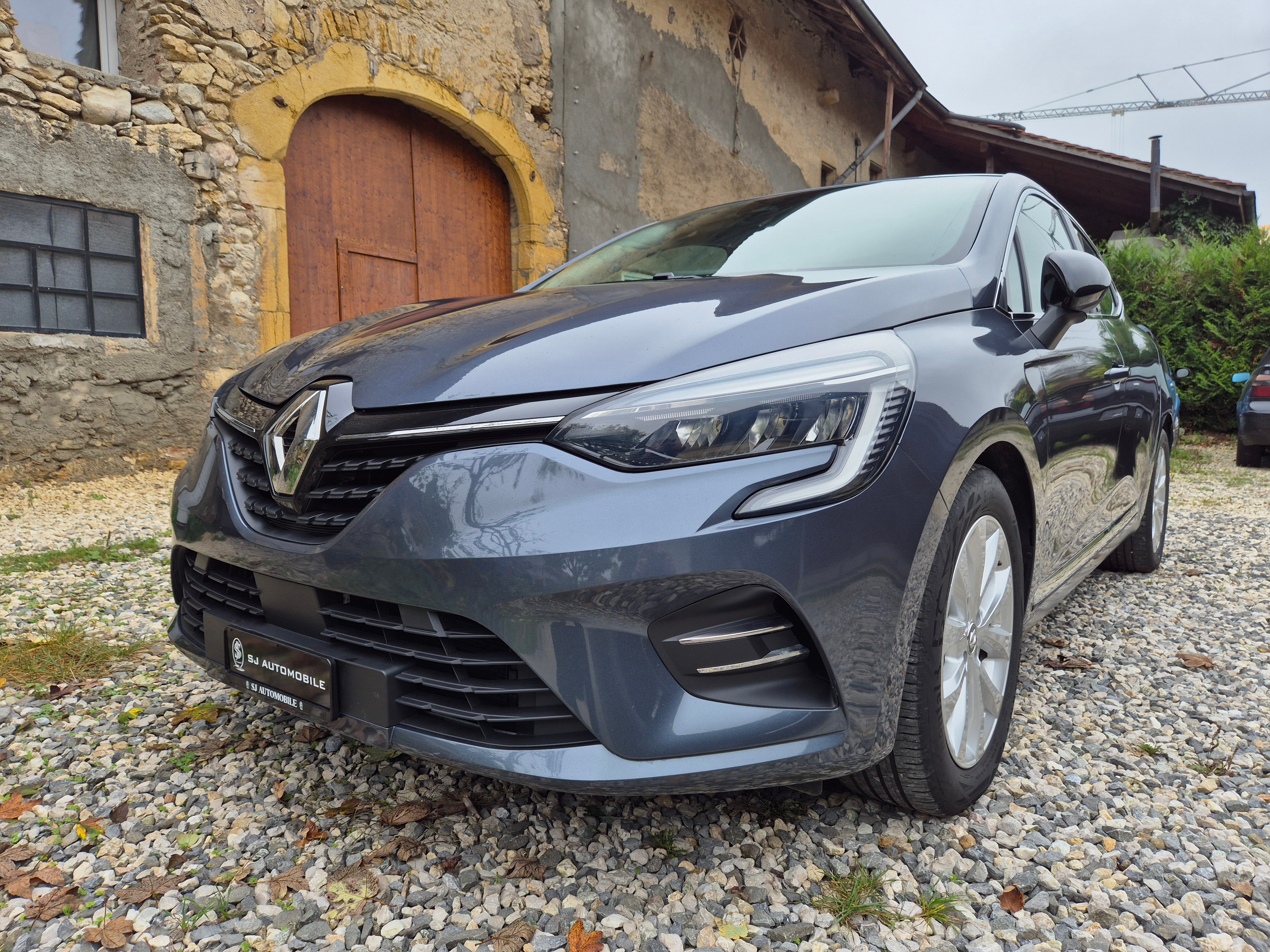 RENAULT Clio 1.6 E-Tech Intens