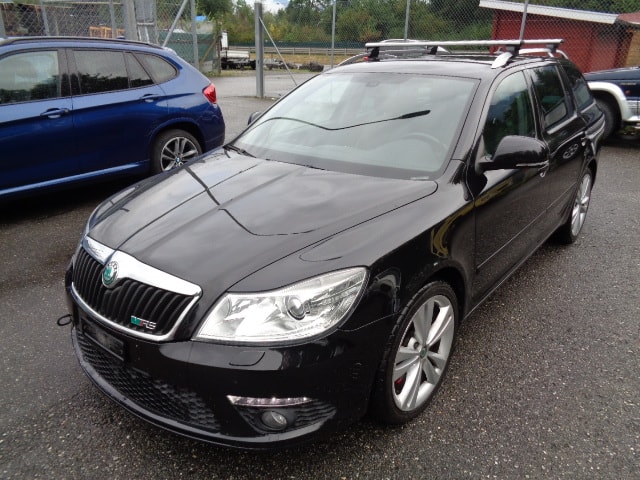 SKODA Octavia Combi 2.0 TSI RS