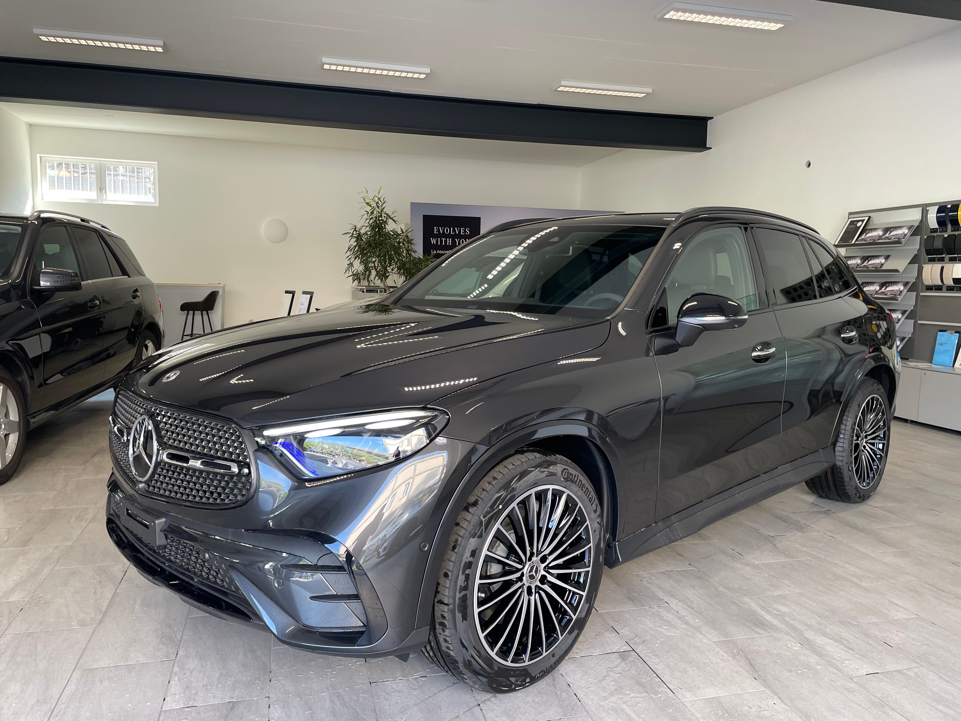 MERCEDES-BENZ GLC 300 4Matic AMG Line 9G-Tronic