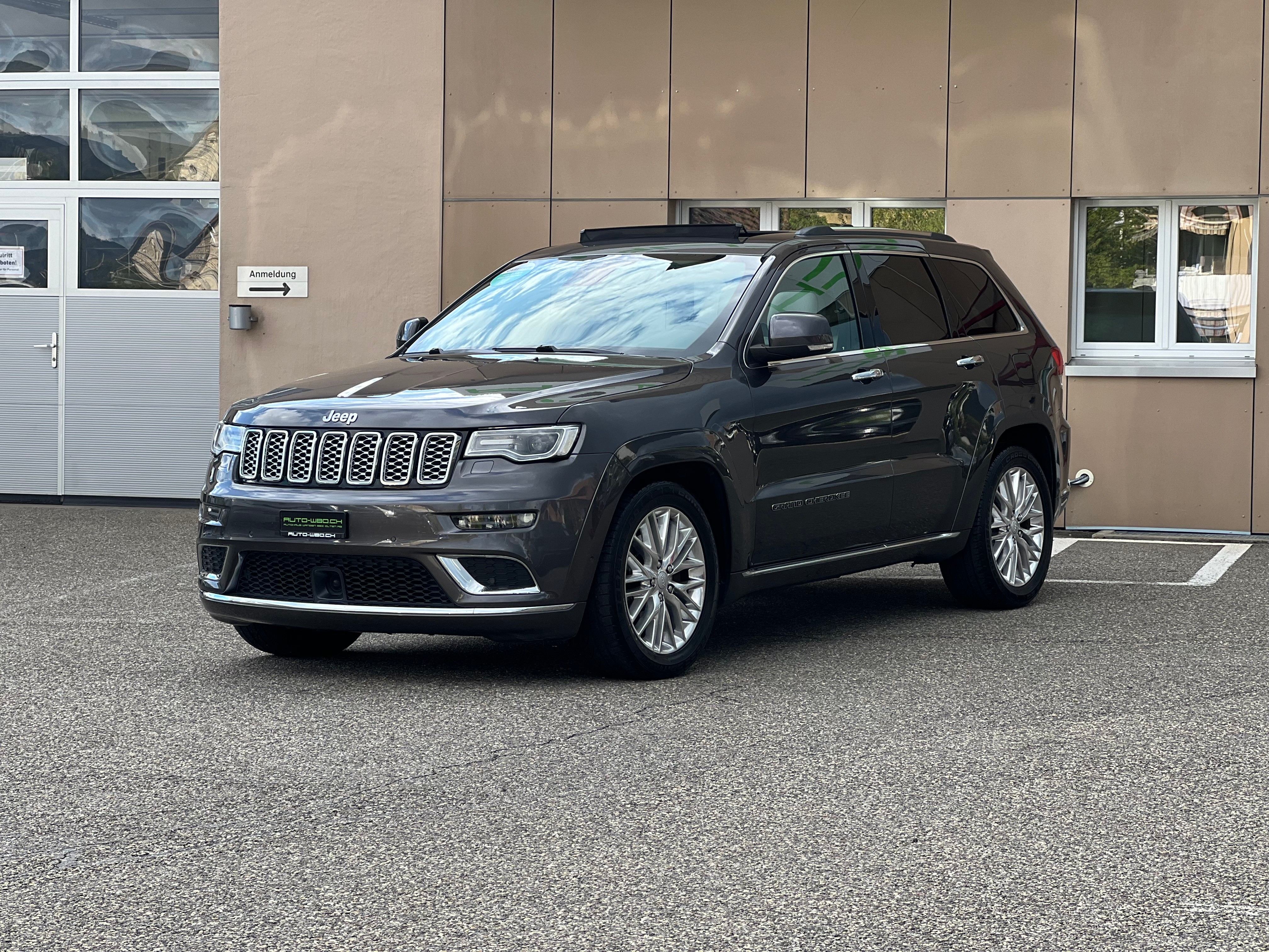 JEEP Grand Cherokee 5.7 V8 HEMI Summit Automatic