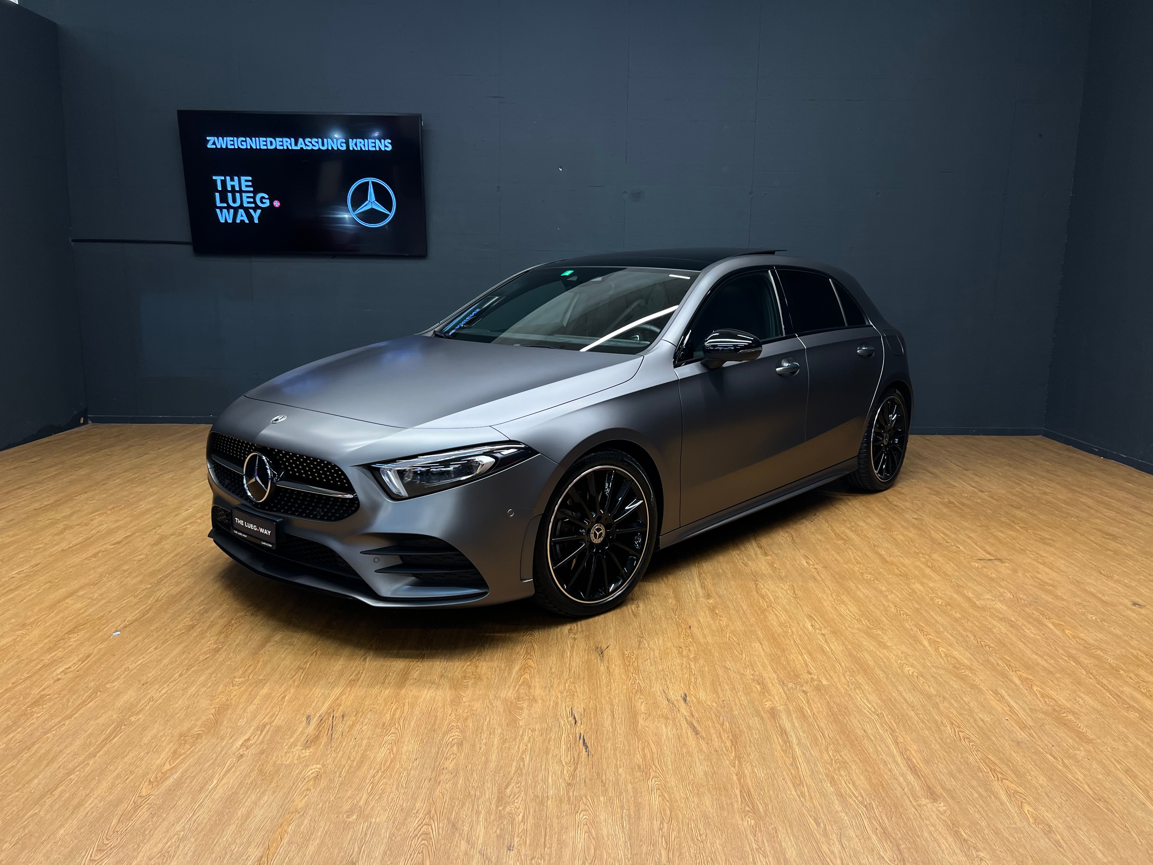 MERCEDES-BENZ A 220 d 4M - AMG / 360 Grad Kamera / Panorama-Dach / Soundsystem / DISTRONIC