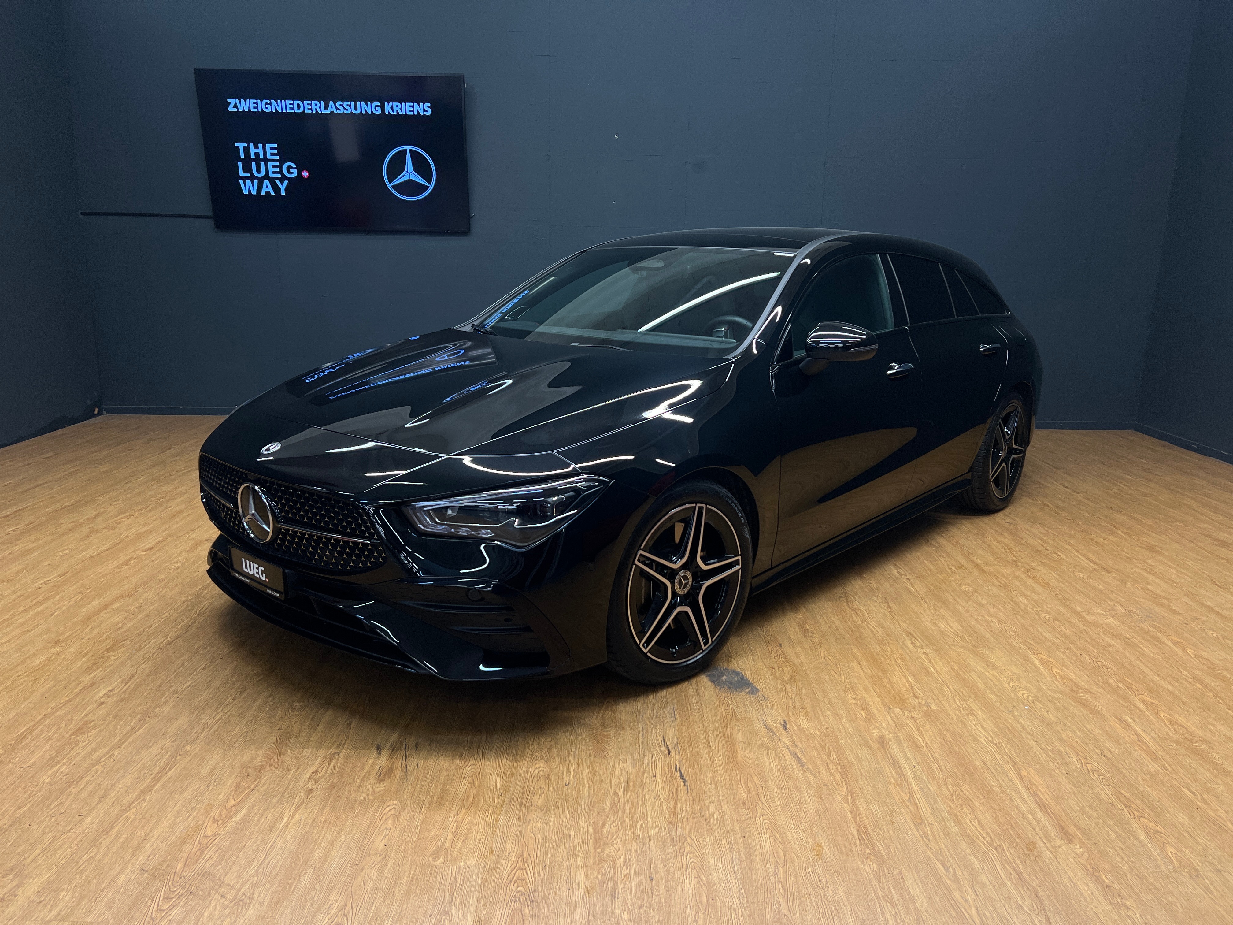 MERCEDES-BENZ CLA 250 4M - SB - AMG / DISTRONIC / Rückfahrkamera / Panorama-Dach / Soundsystem / Lenkradheizung