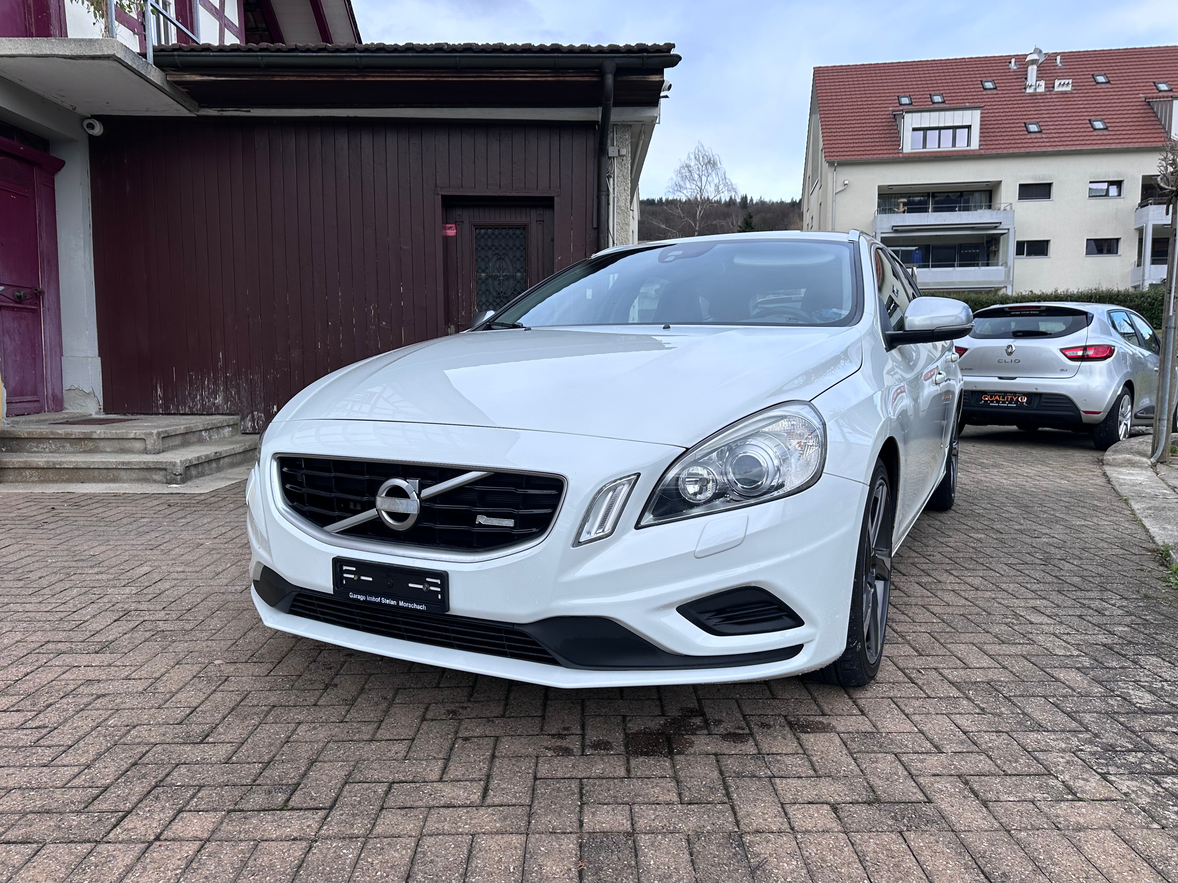 VOLVO V60 DRIVe R-Design