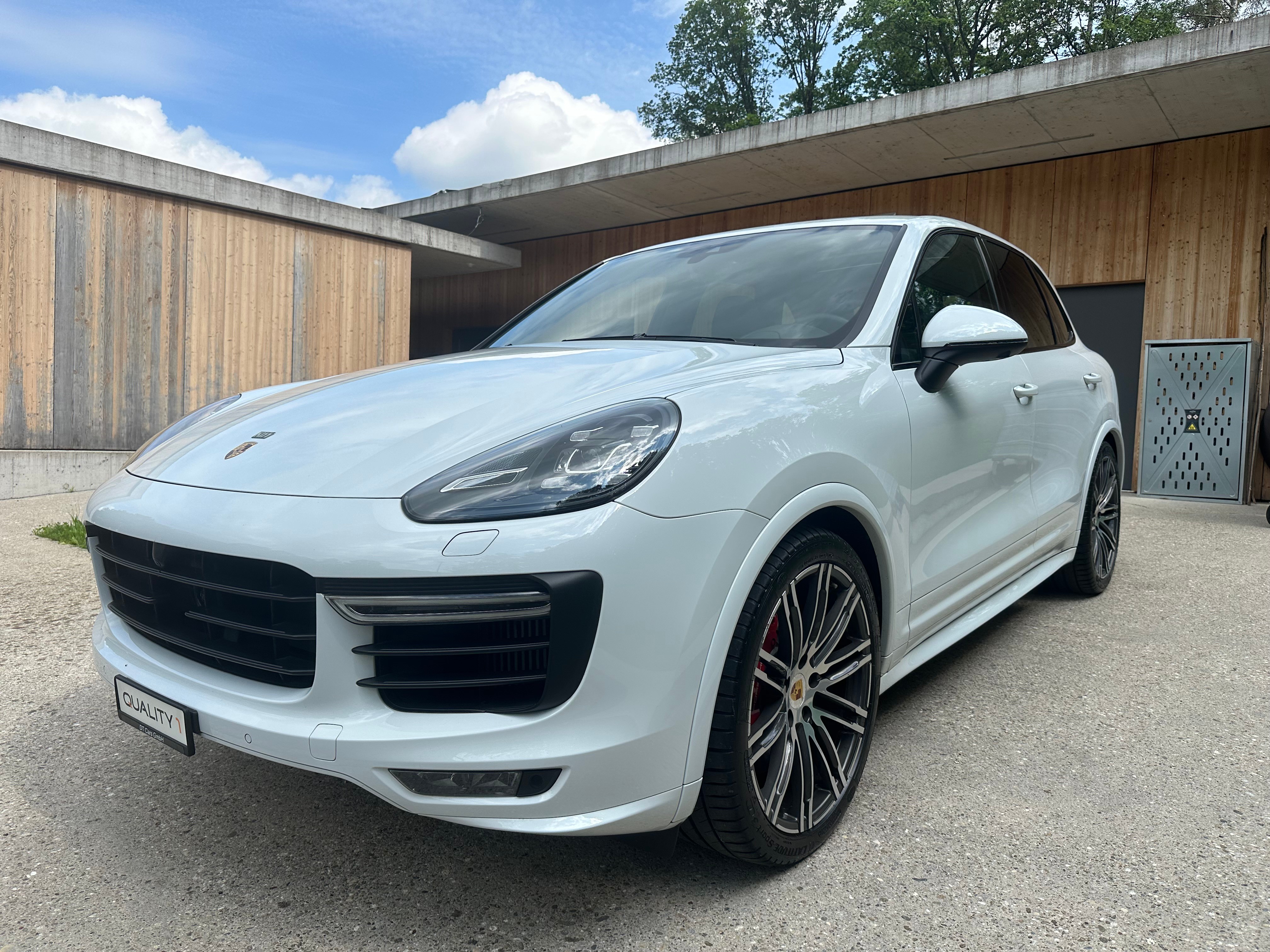 PORSCHE Cayenne GTS