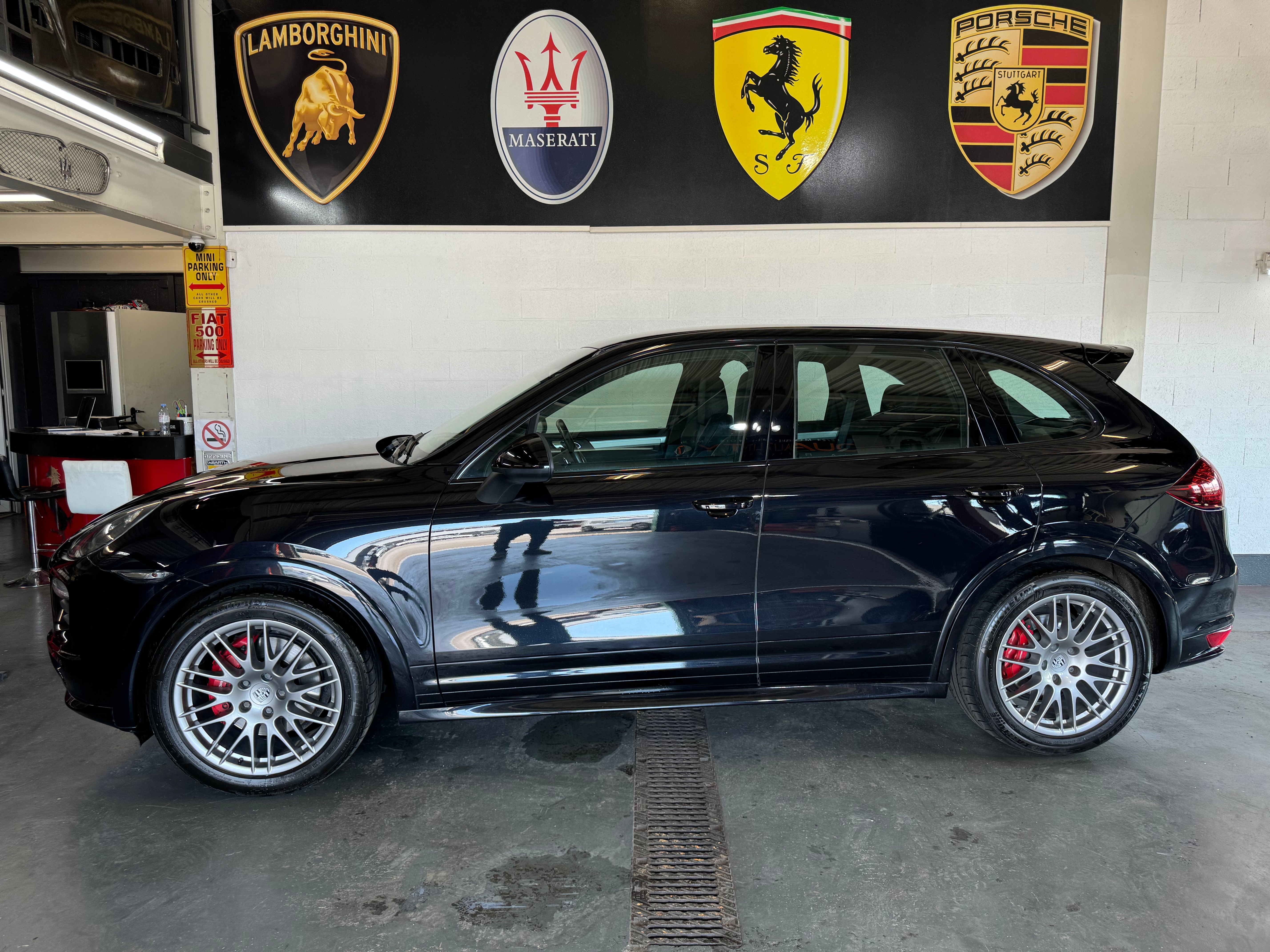 PORSCHE Cayenne GTS