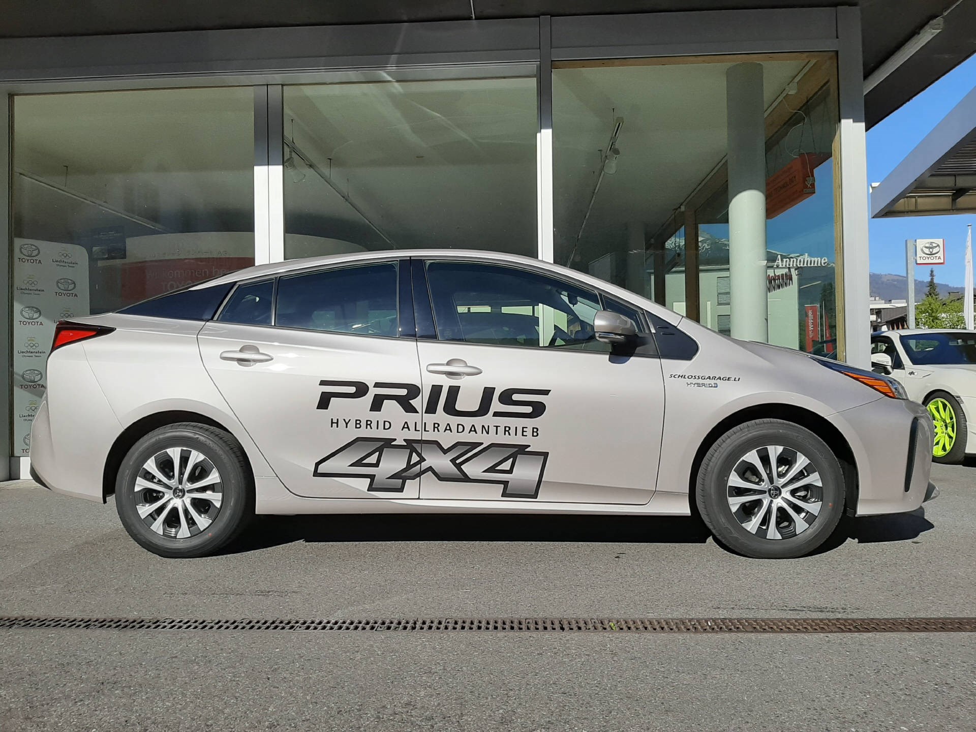 TOYOTA Prius 1.8 VVTi HSD Comfort AWD-i