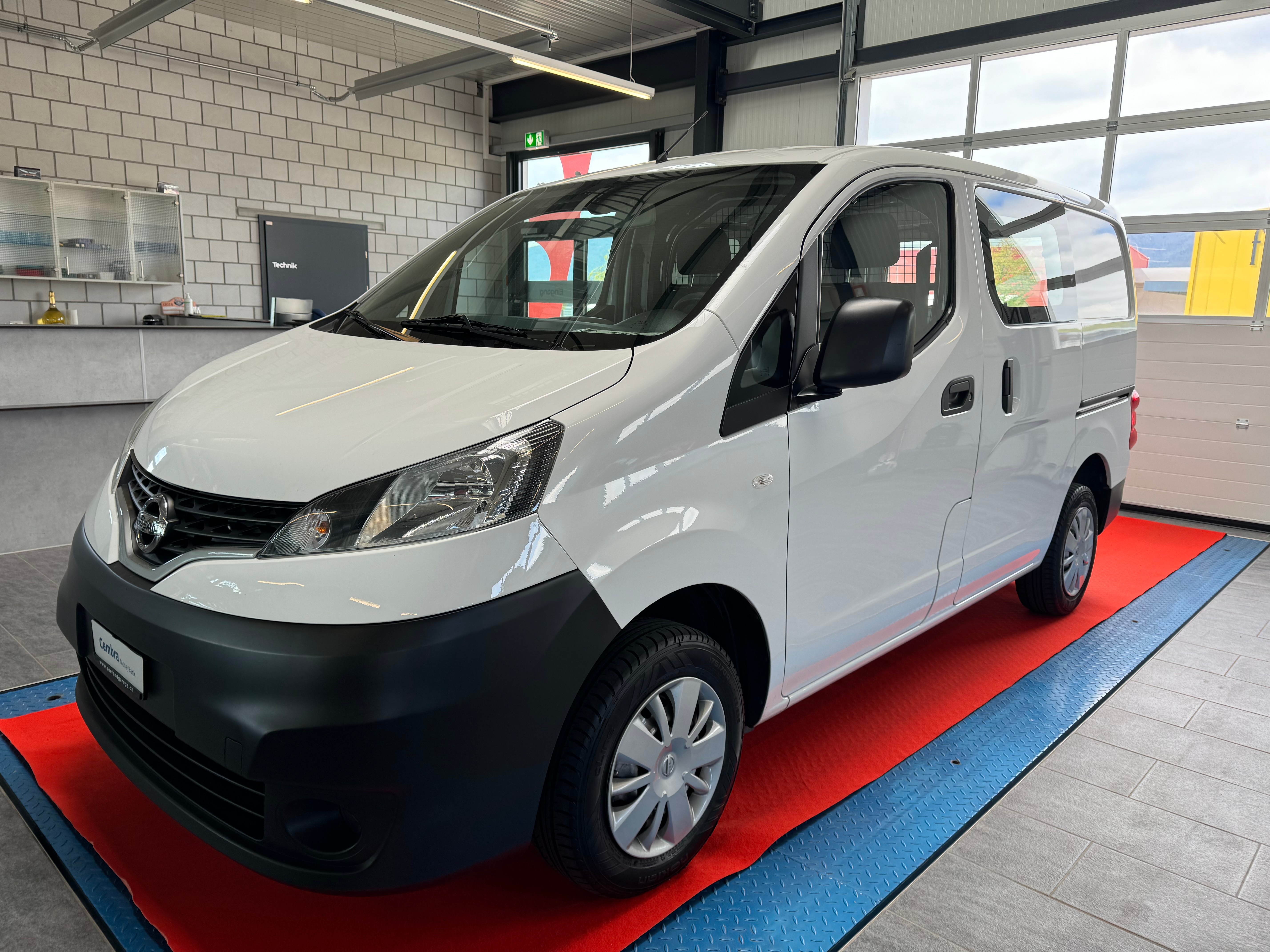 NISSAN NV200