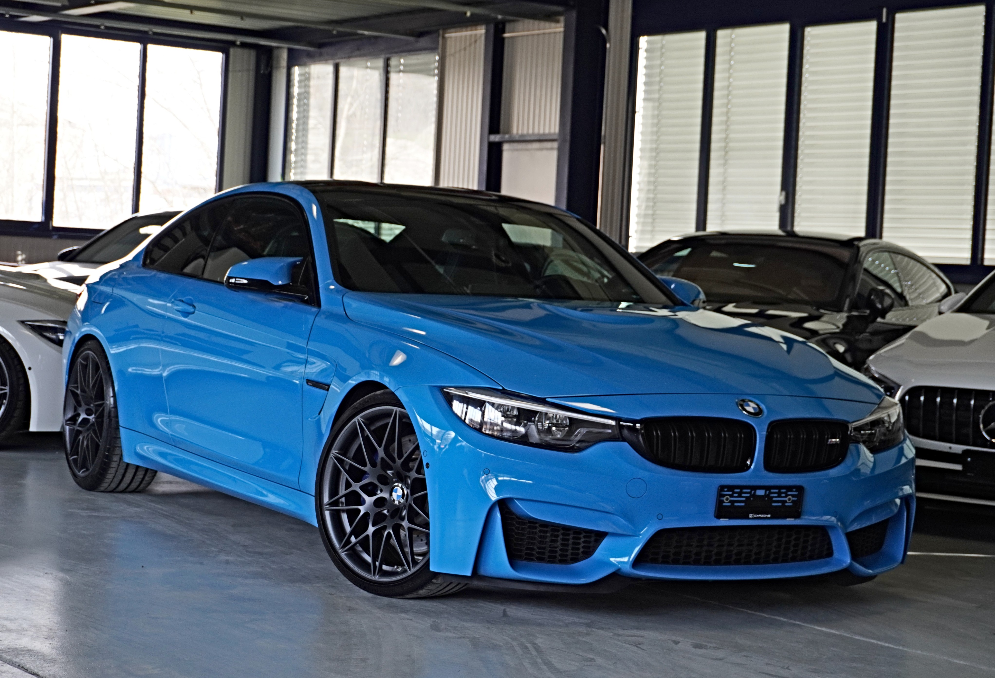 BMW M4 Coupé Competition DKG BORN IN M TOWN