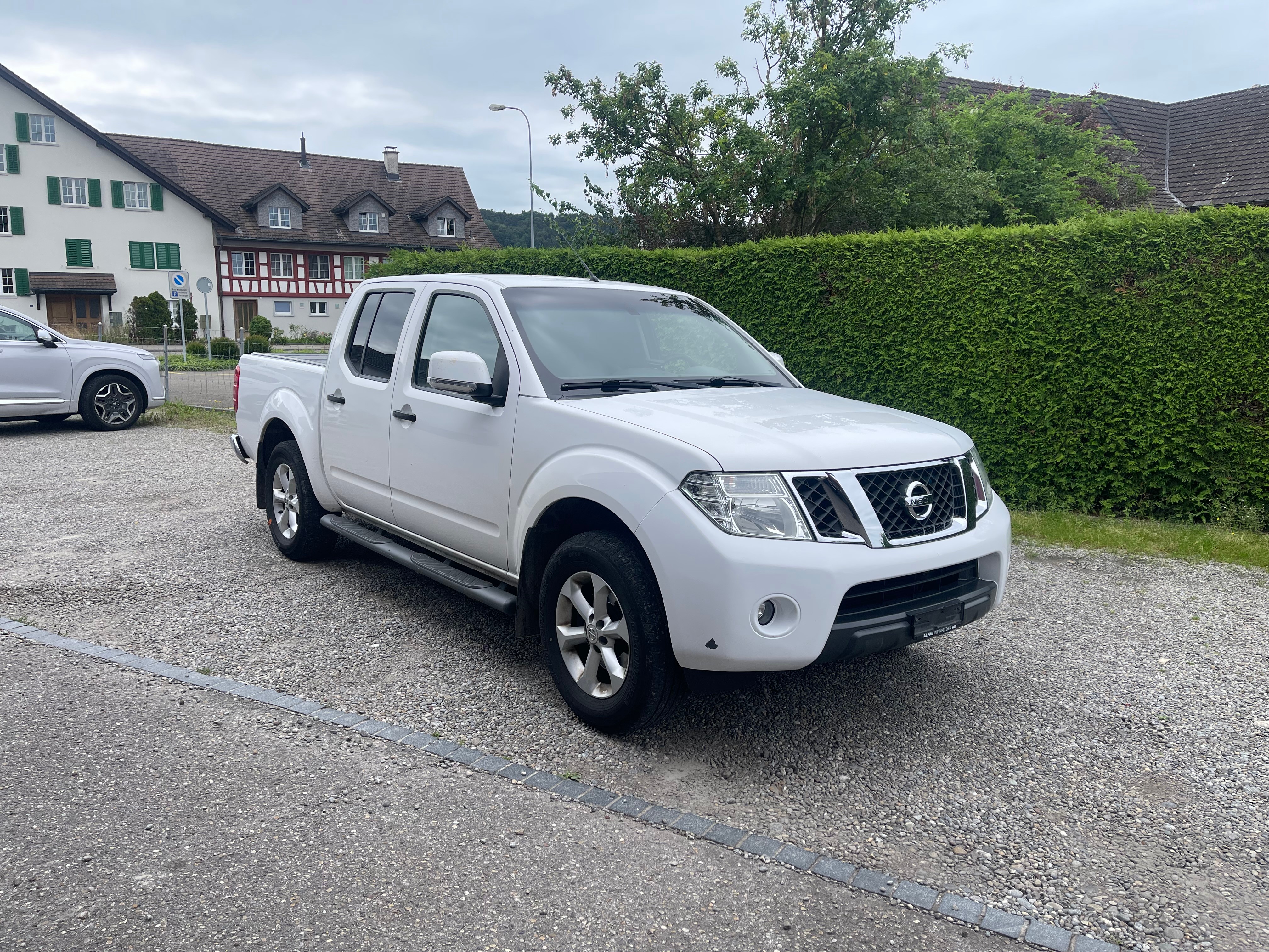 NISSAN Navara Double Cab SE 2.5 dCi 4WD LB Automat