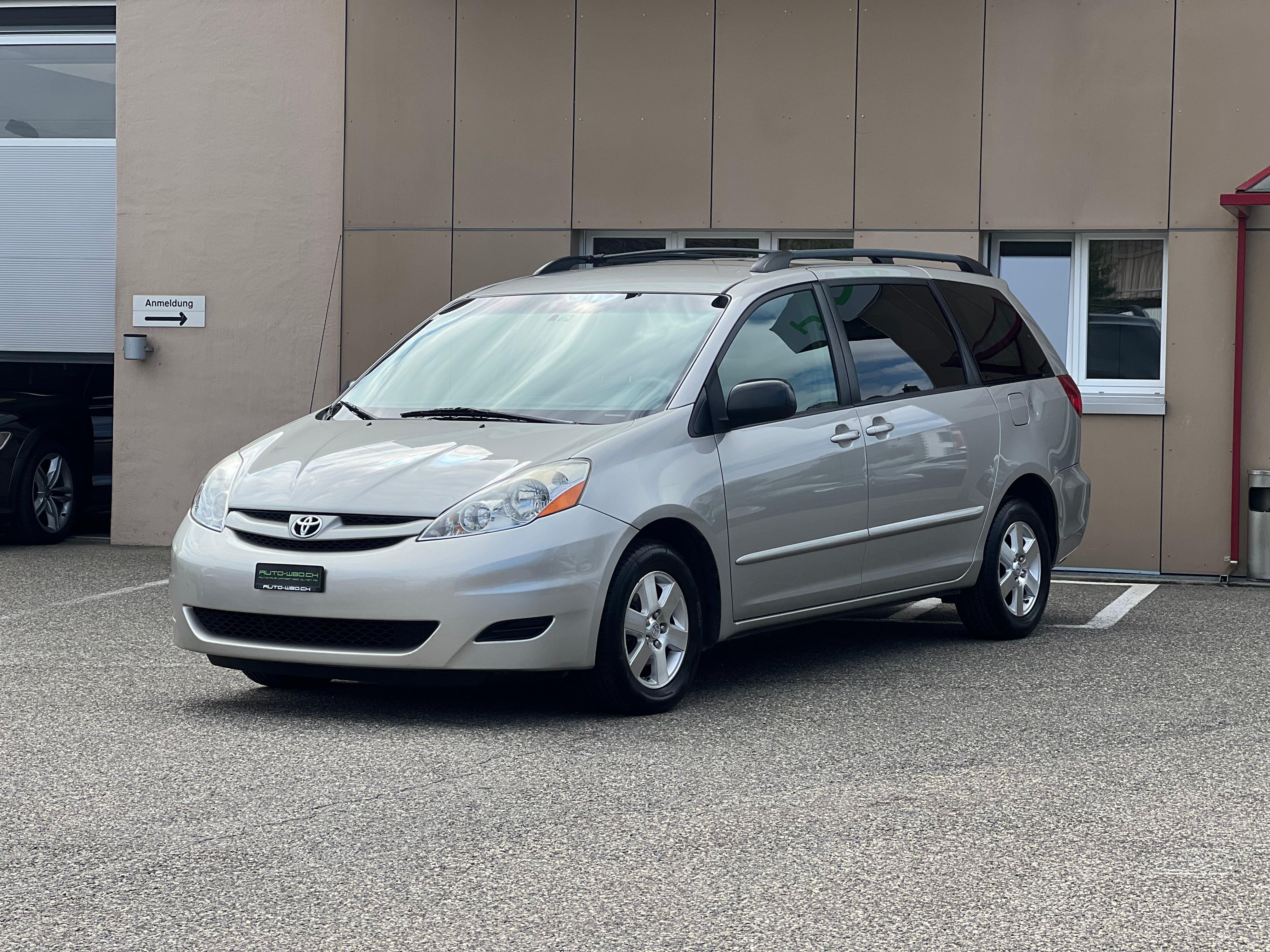 TOYOTA SIENNA LE