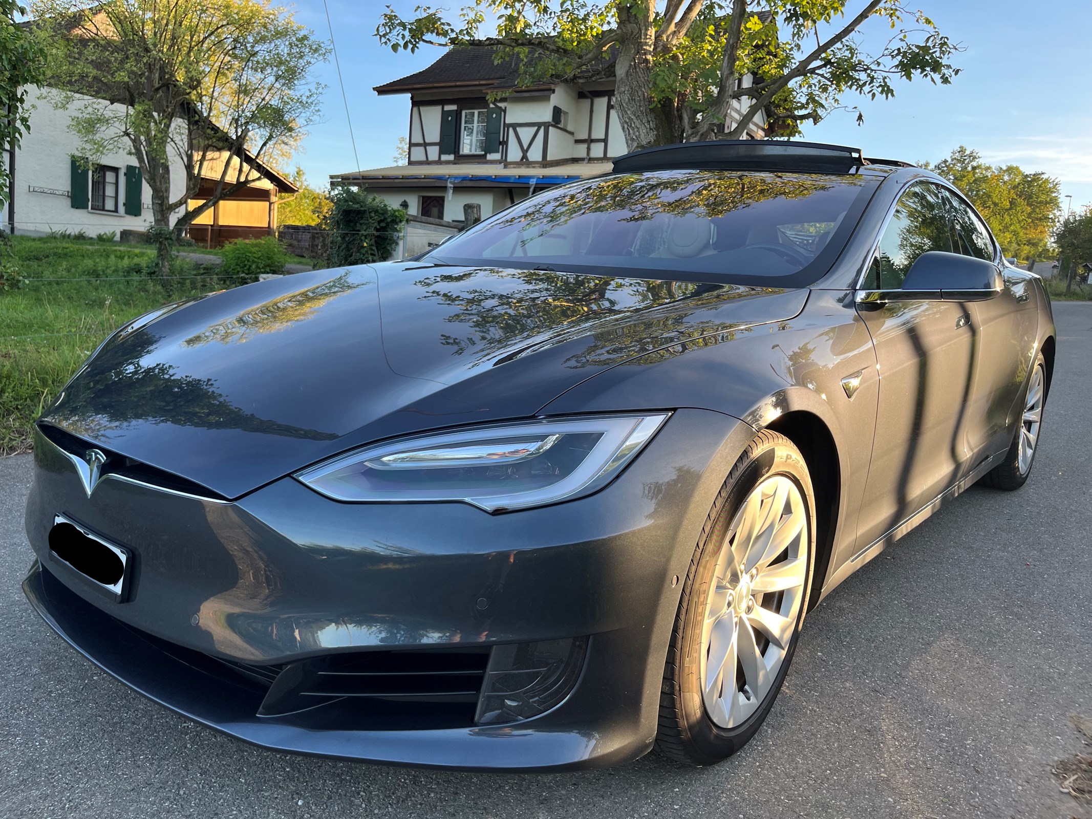 TESLA Model S 75 D